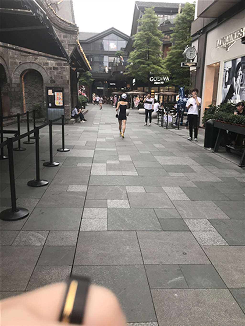 图片[3]-【辉辉赛贴】短发少妇超赞的身材！-街拍流行馆