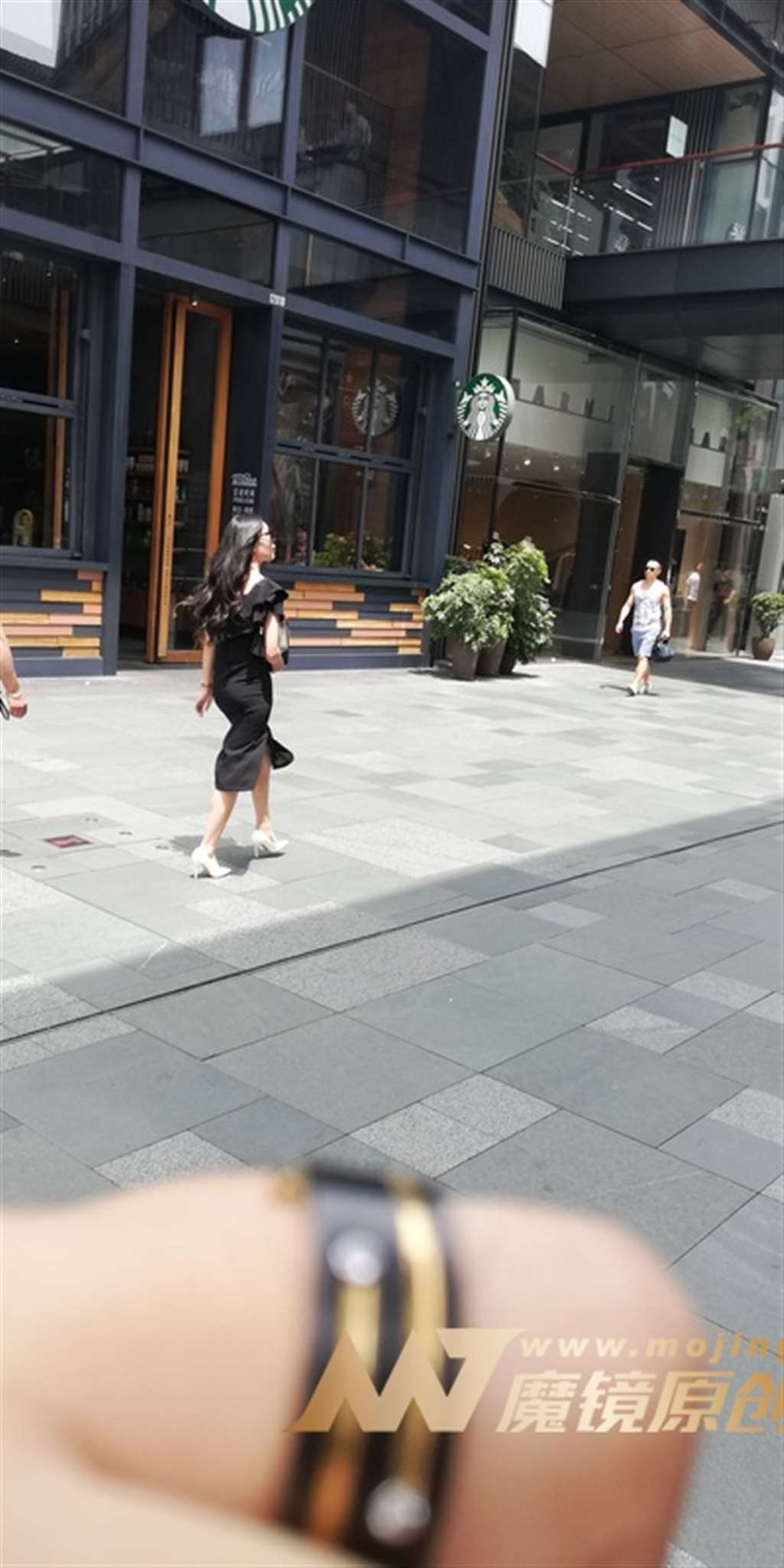图片[3]-【视觉冲击赛帖】紧身包臀裙，风一样的女子-街拍流行馆