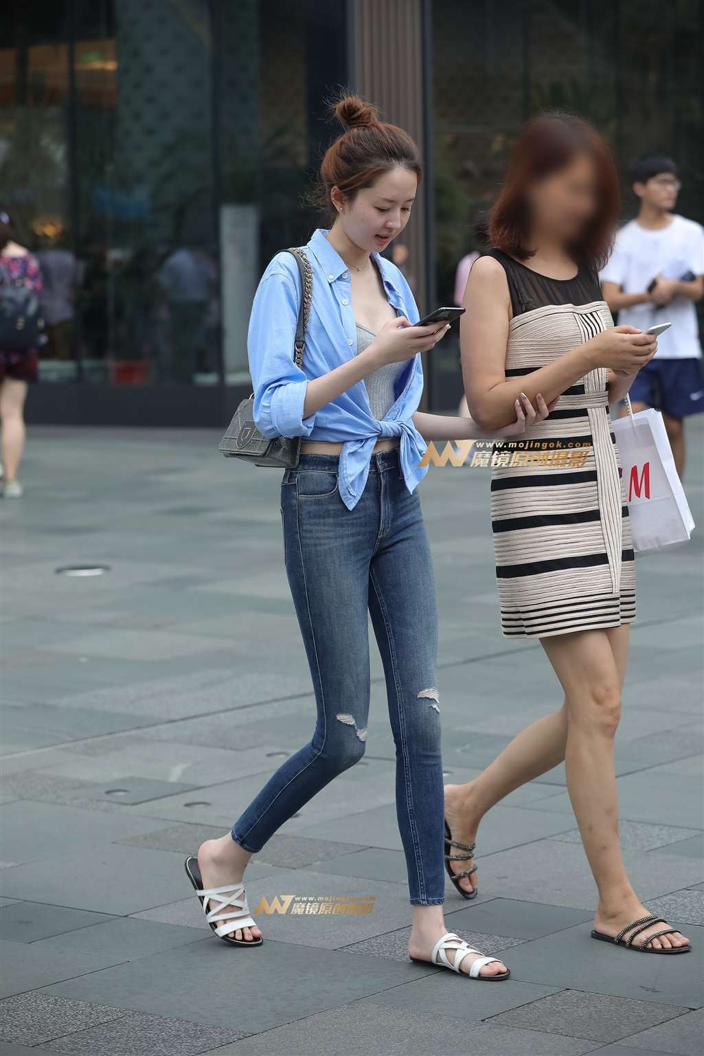 图片[1]-【凯恩赛帖】苗条大长腿 人美 腿也美-街拍流行馆