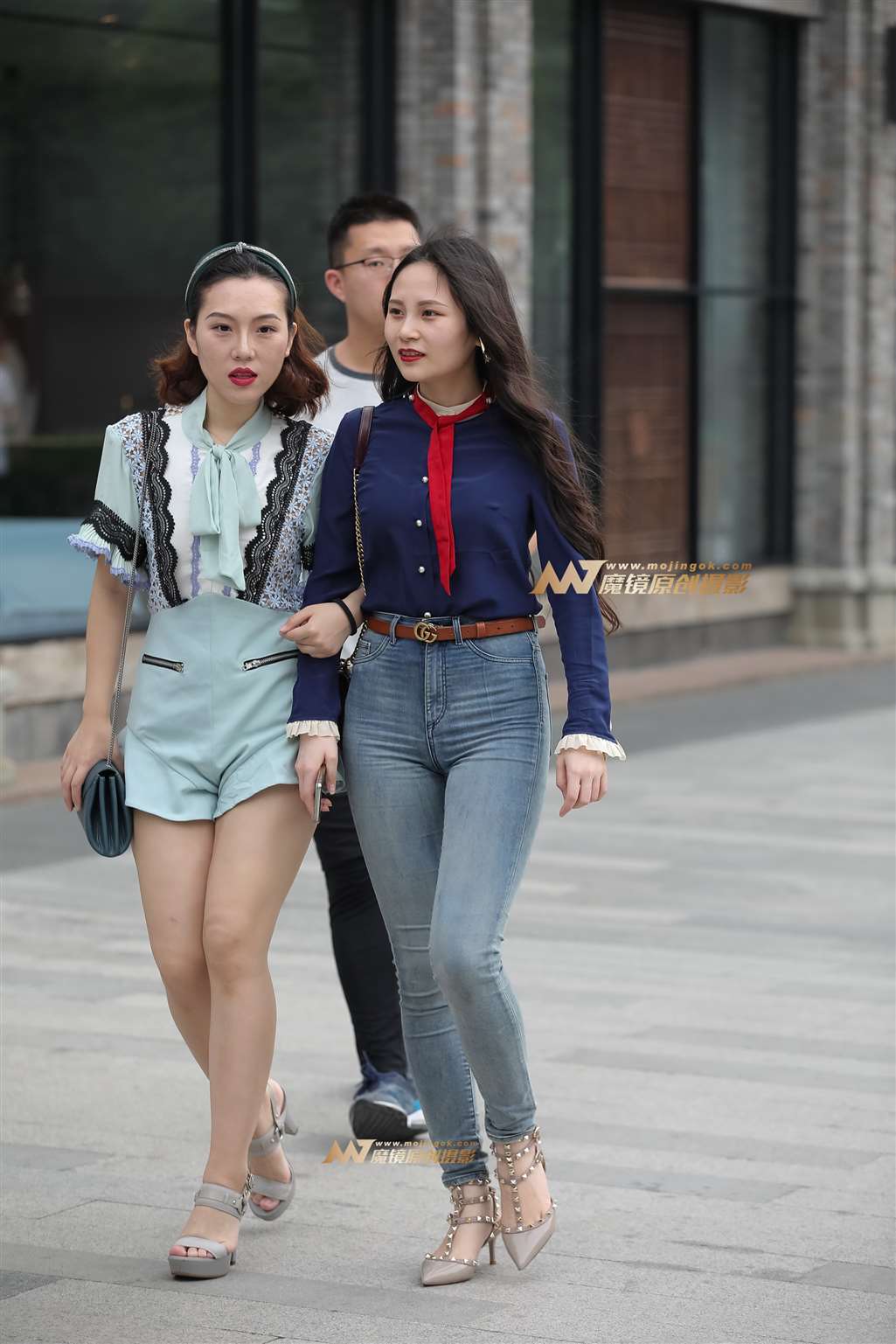 图片[4]-【凯恩赛帖】紧牛美腿和她的闺蜜-街拍流行馆