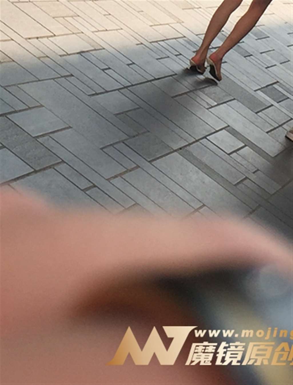 图片[3]-【红石赛帖】性感身材热裤美女-街拍流行馆