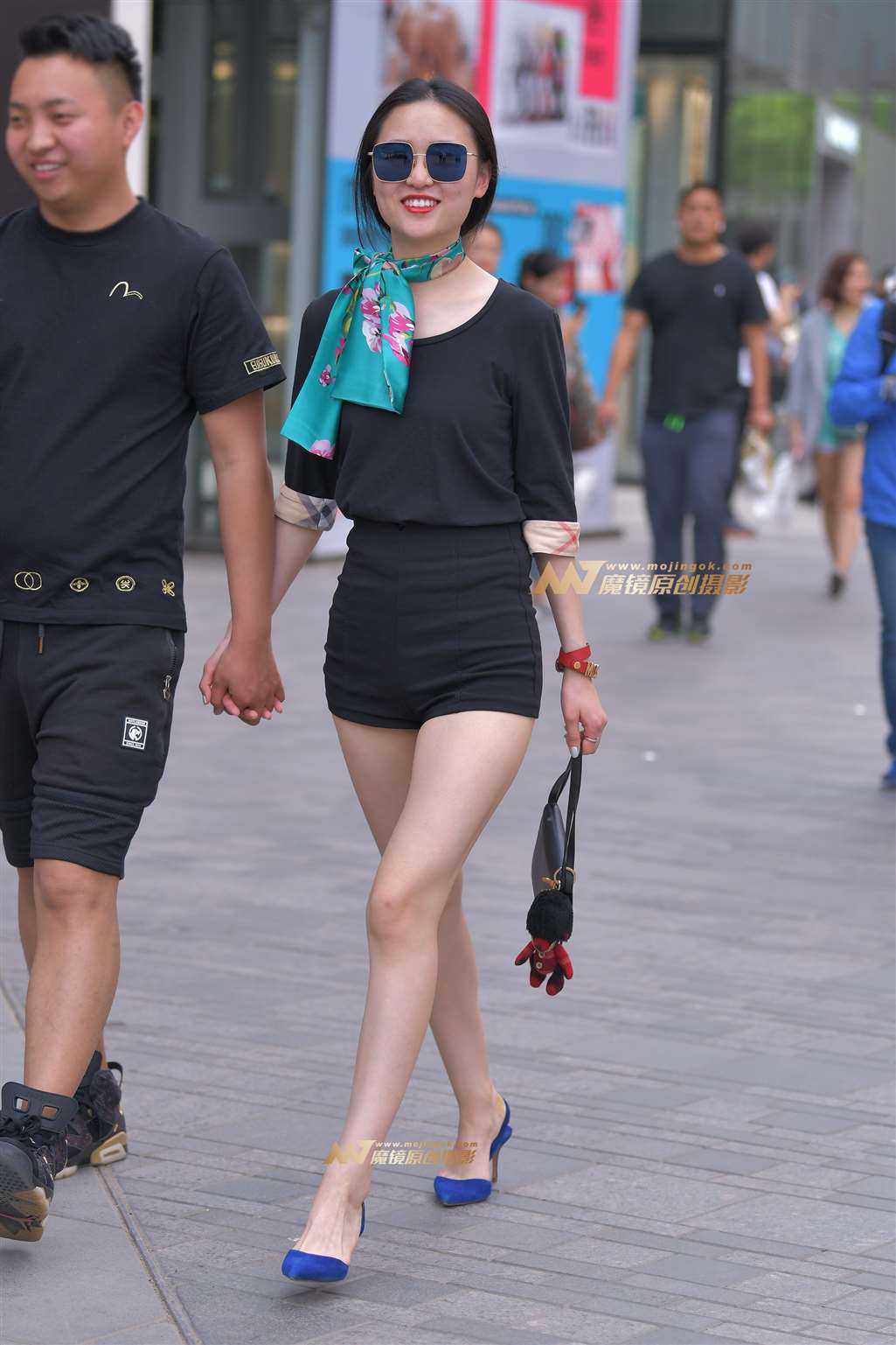 图片[1]-【红石赛帖】性感白嫩长腿少妇-街拍流行馆