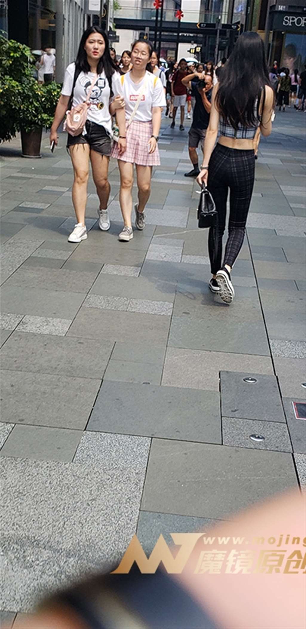 图片[3]-【凯恩赛帖】爱笑的女孩-街拍流行馆