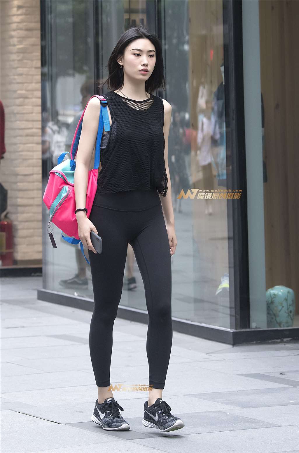 图片[1]-健美姑娘好身材-街拍流行馆