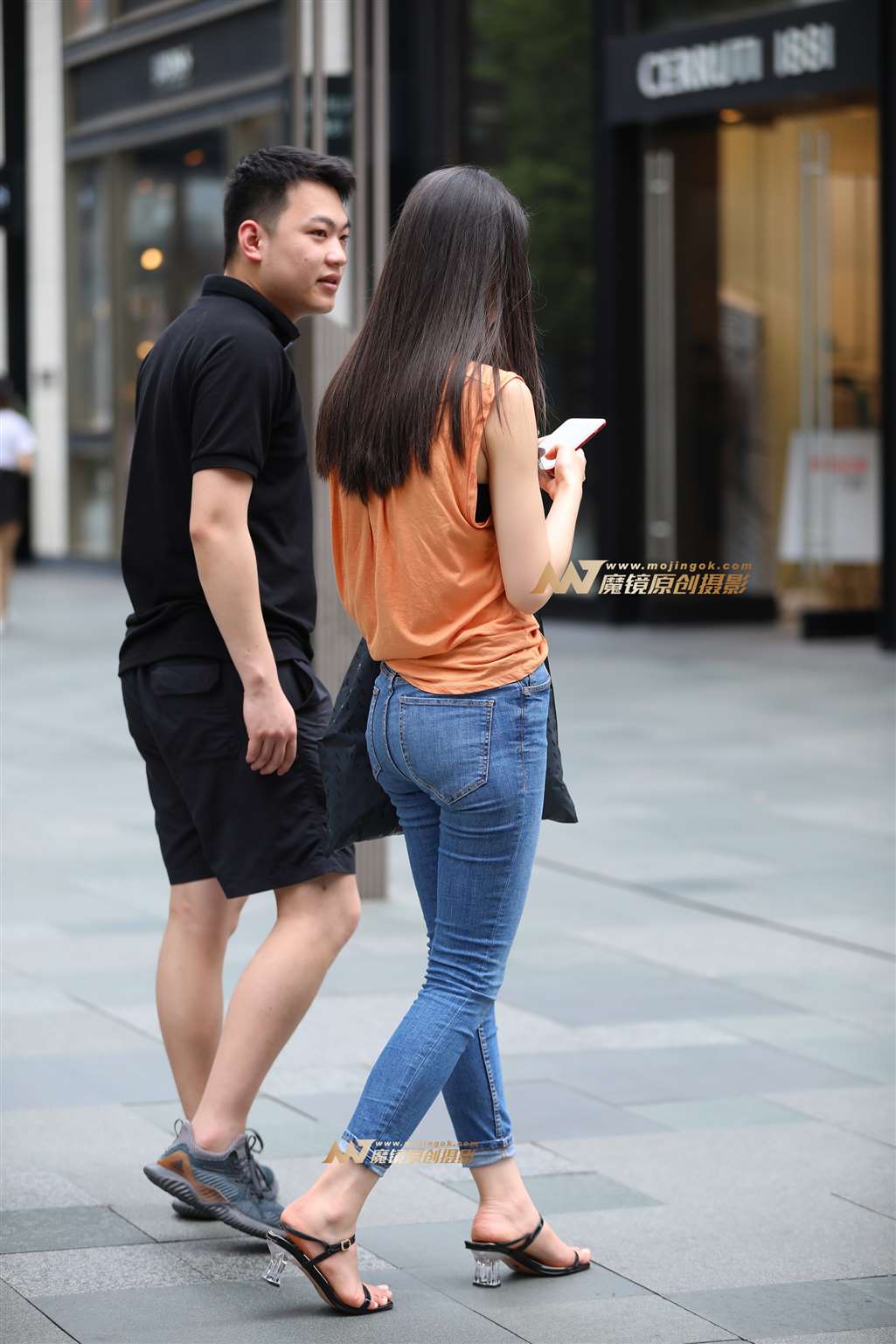 图片[2]-【视觉冲击赛帖】翘臀，紧牛 ，女友-街拍流行馆