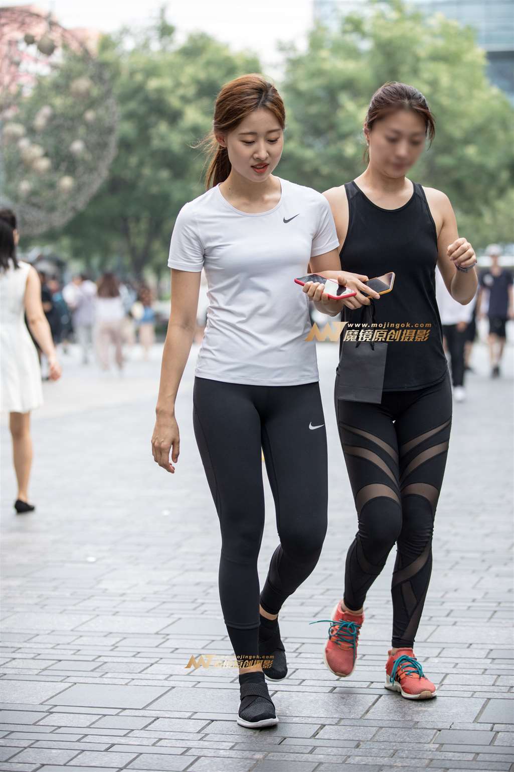 图片[1]-【视觉冲击赛帖】健美裤美眉-街拍流行馆
