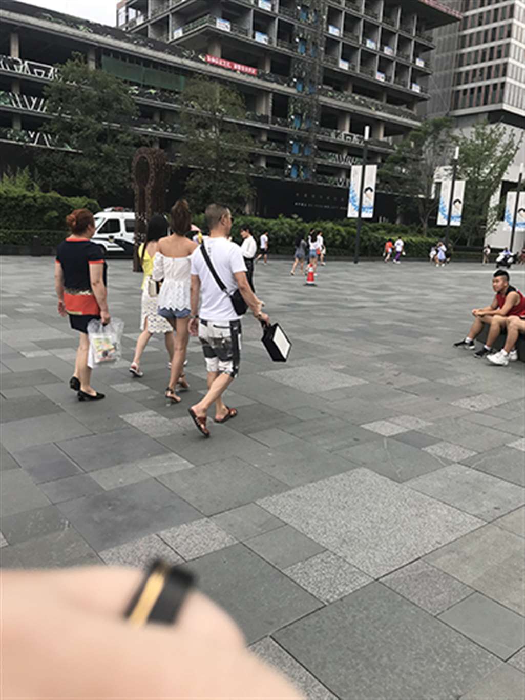 图片[3]-【辉辉赛贴】大长腿短发辣妈-街拍流行馆