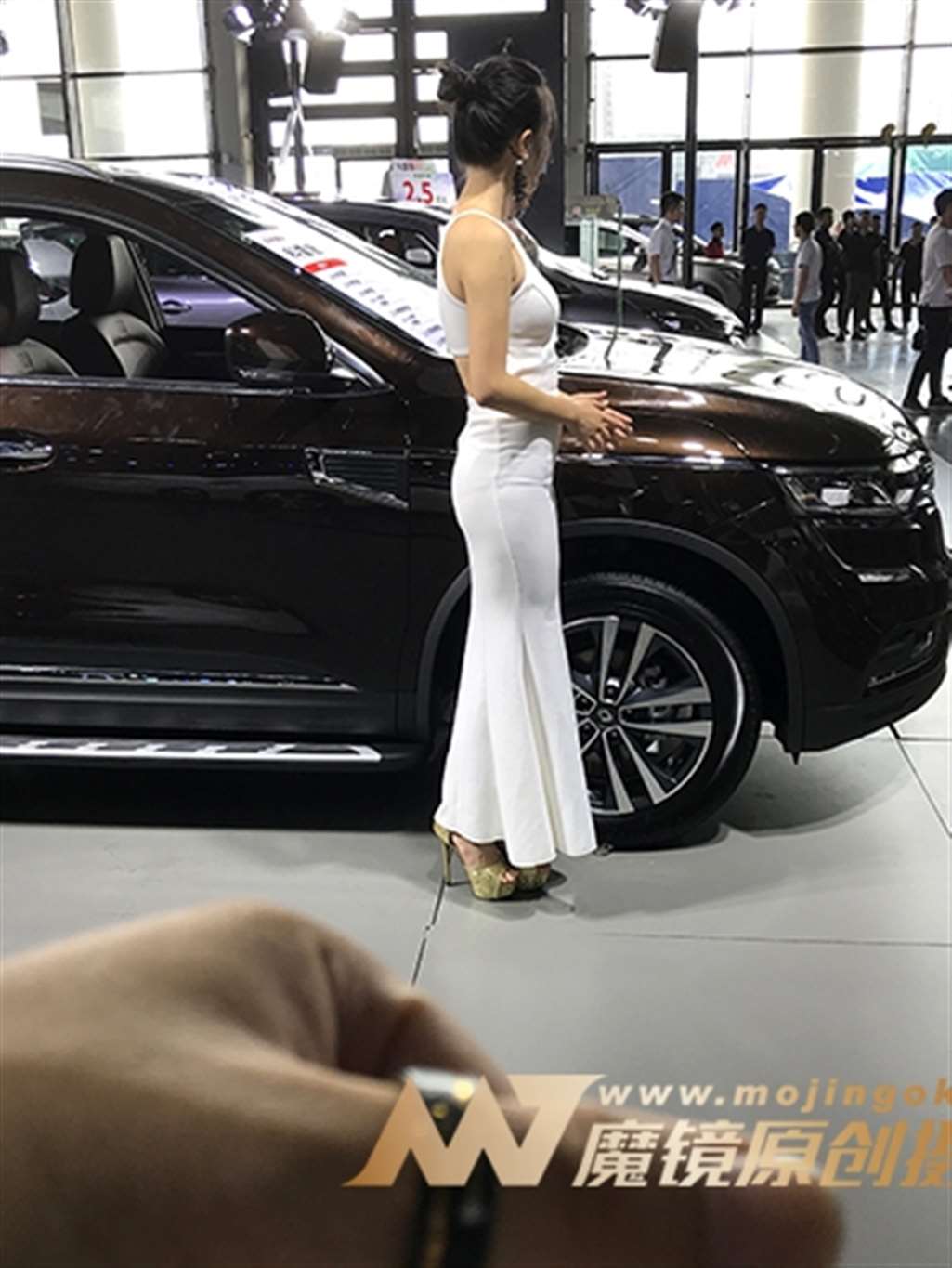 图片[3]-【哈曼赛帖】白长裙-街拍流行馆