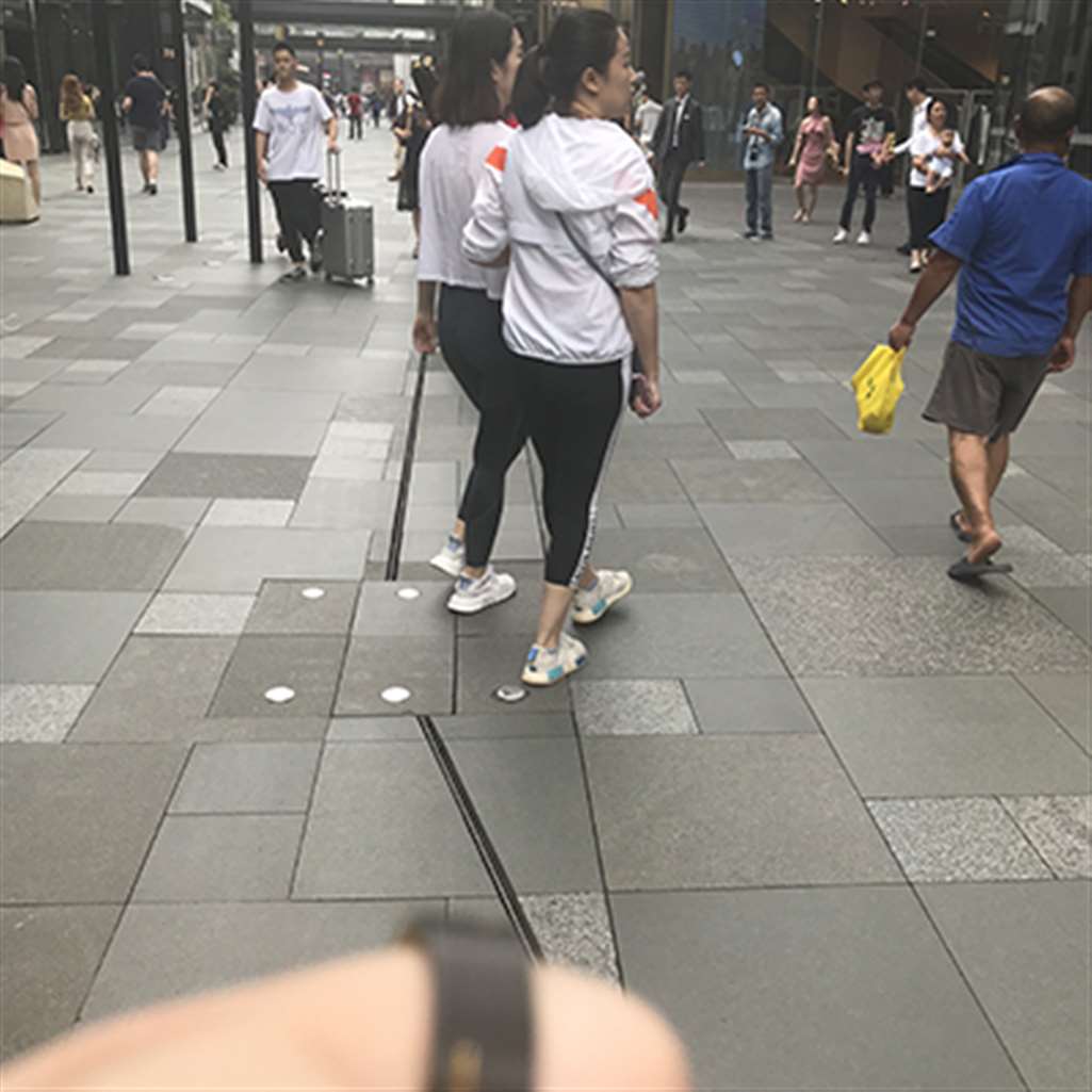 图片[3]-【辉辉赛贴】健美的身段-街拍流行馆