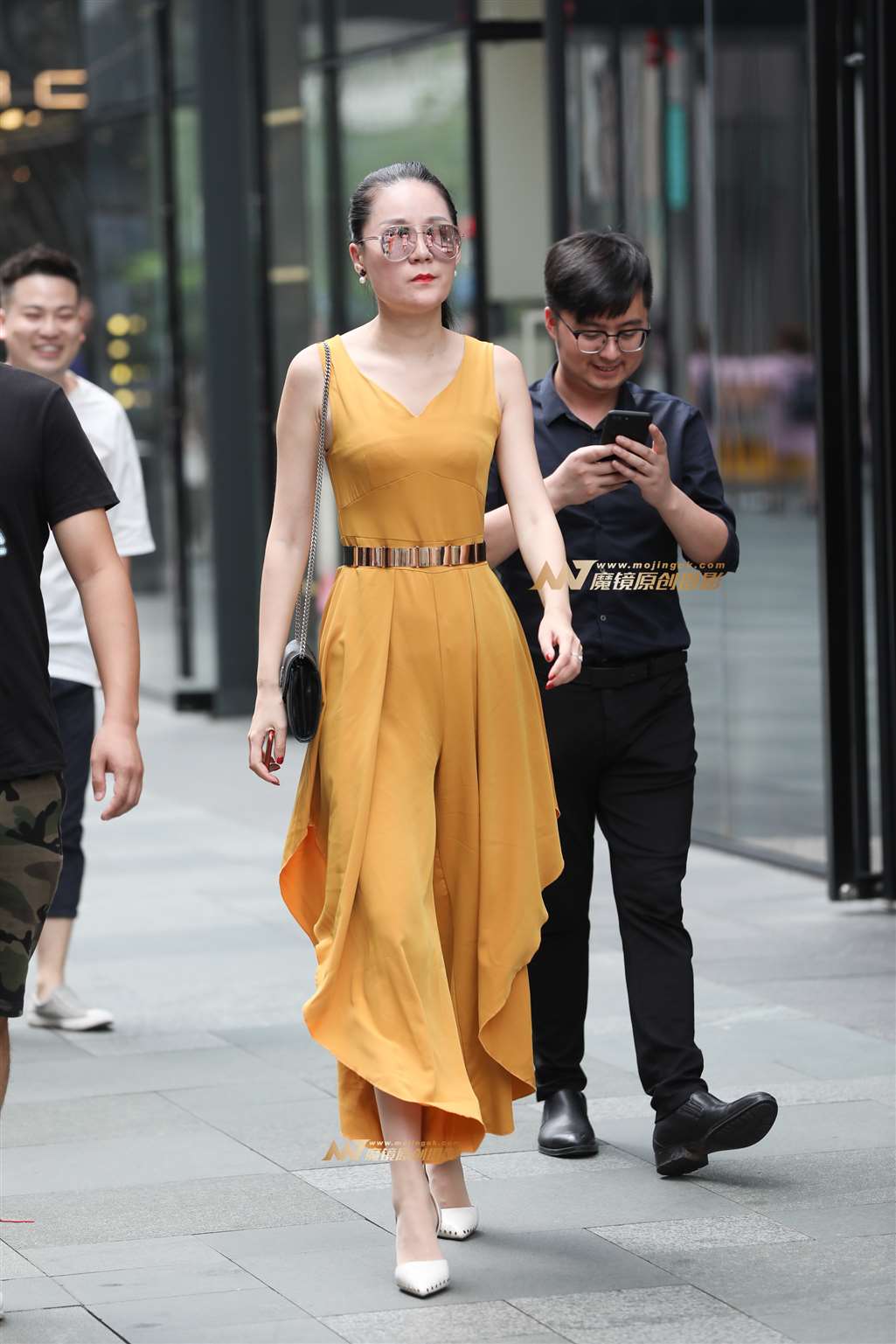 图片[1]-【辉辉赛贴】高挑肉丝美腿少妇-街拍流行馆