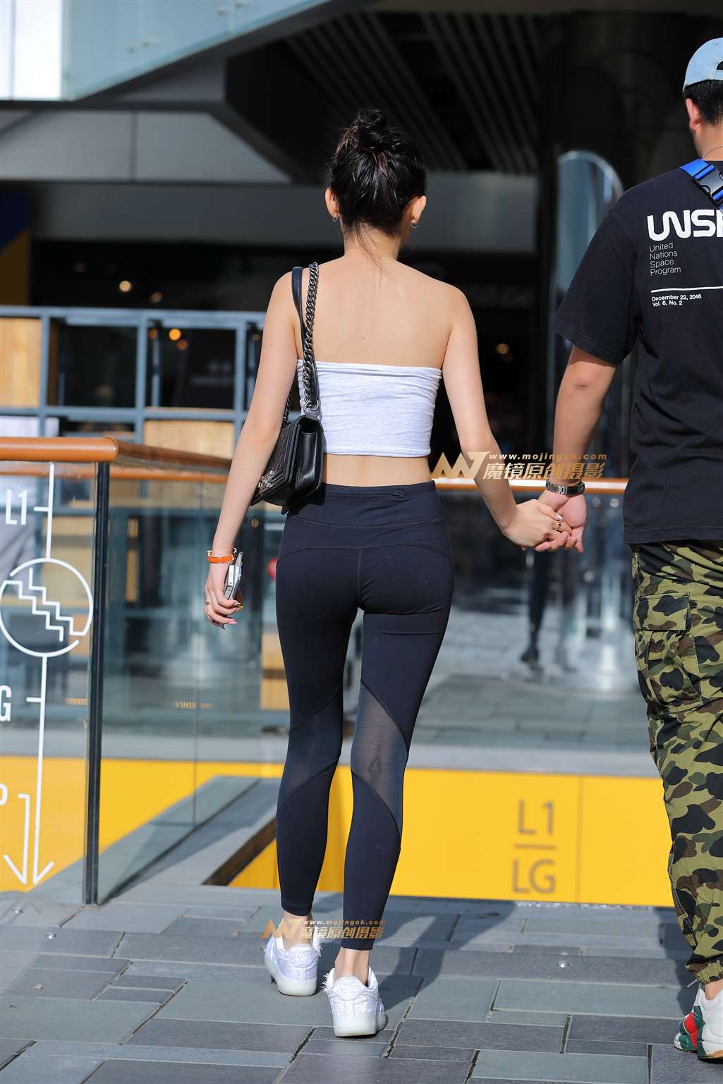 图片[2]-【视觉冲击赛帖】性感裹胸美女-街拍流行馆