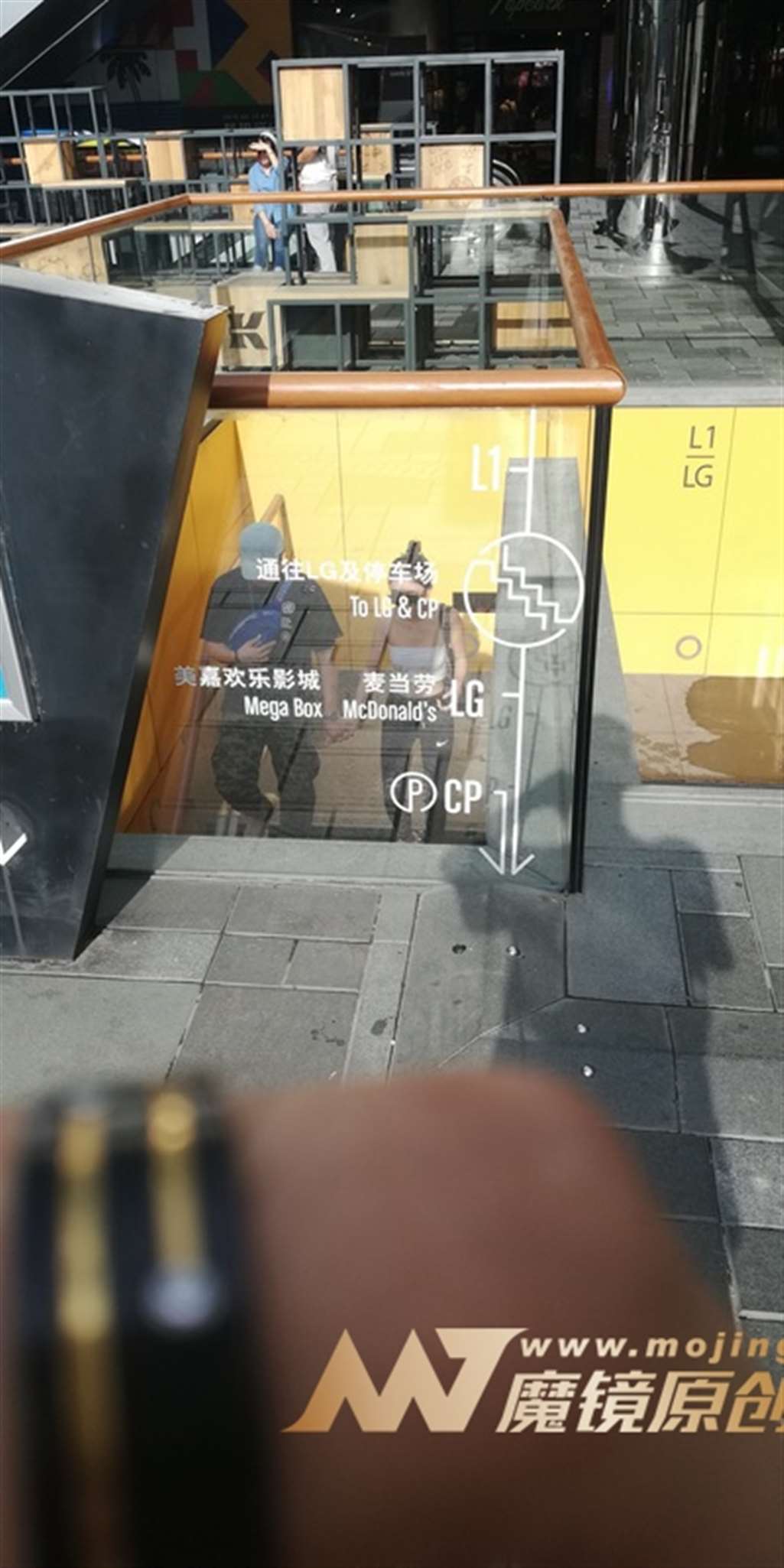 图片[3]-【视觉冲击赛帖】性感裹胸美女-街拍流行馆