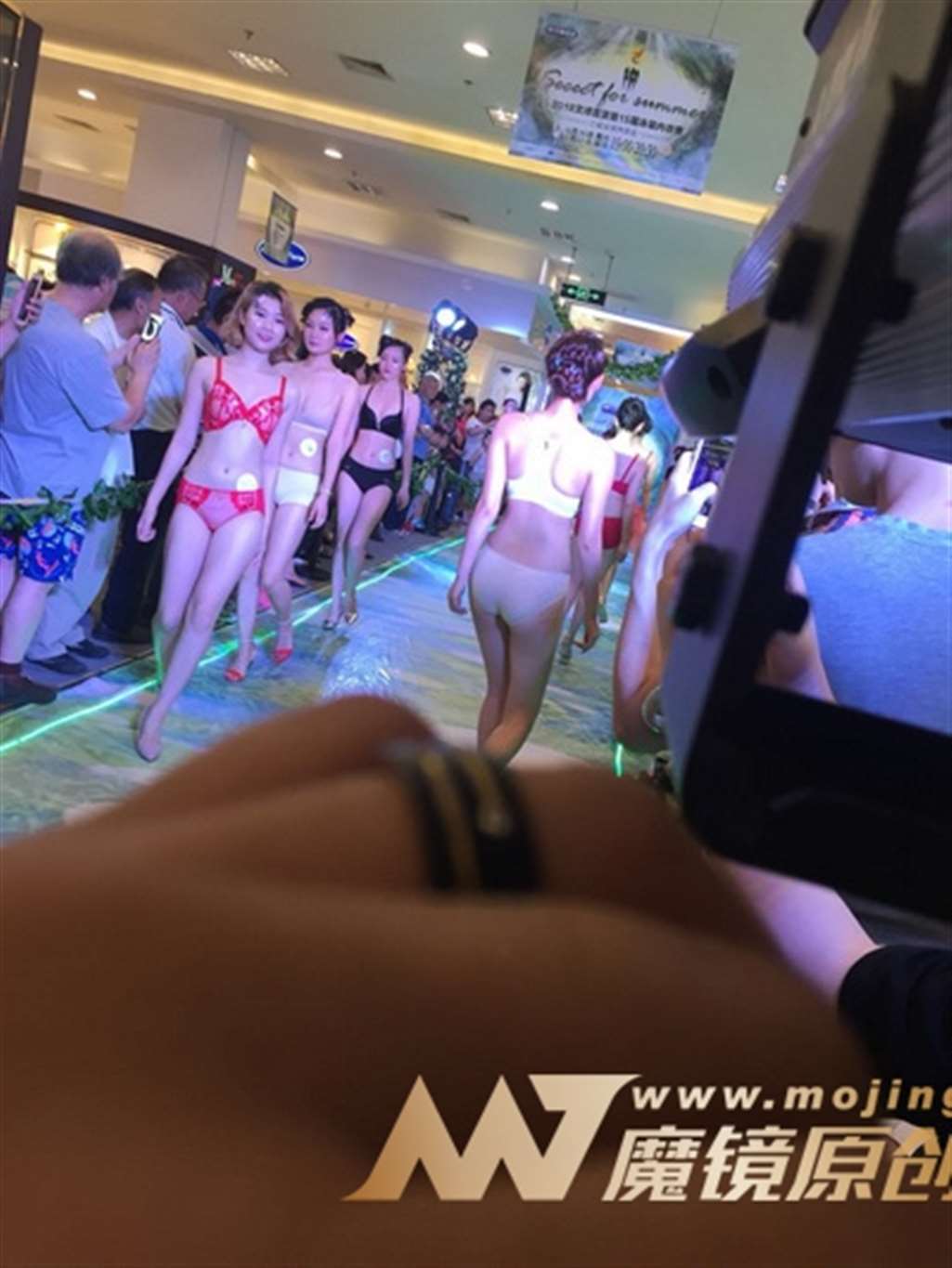 图片[3]-【Mark赛帖】安莉芳白色蕾丝内衣秀-街拍流行馆