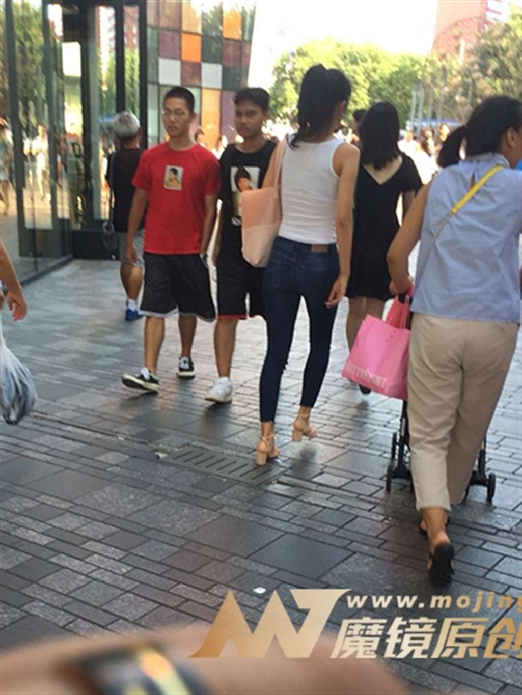 图片[3]-【红石赛帖】性感牛仔裤少妇-街拍流行馆
