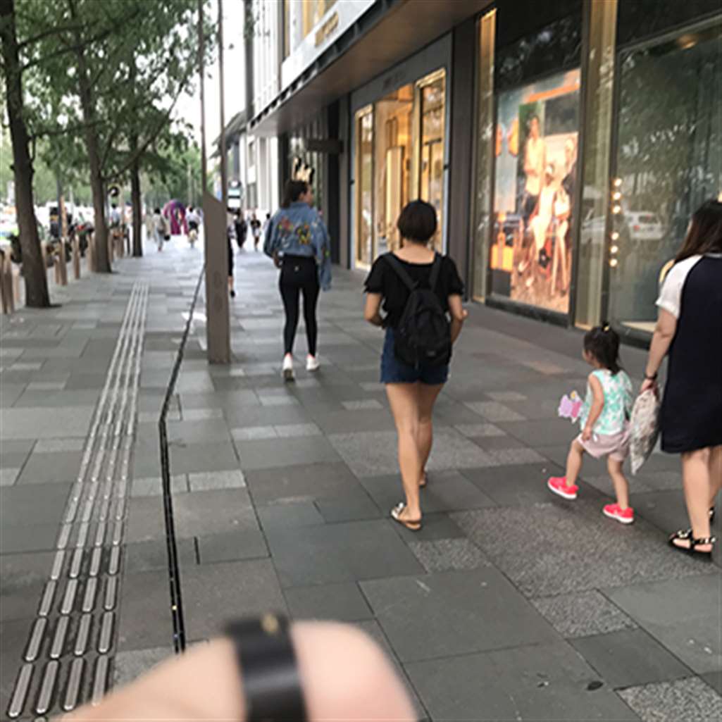 图片[3]-【辉辉赛贴】健身裤长腿少妇-街拍流行馆