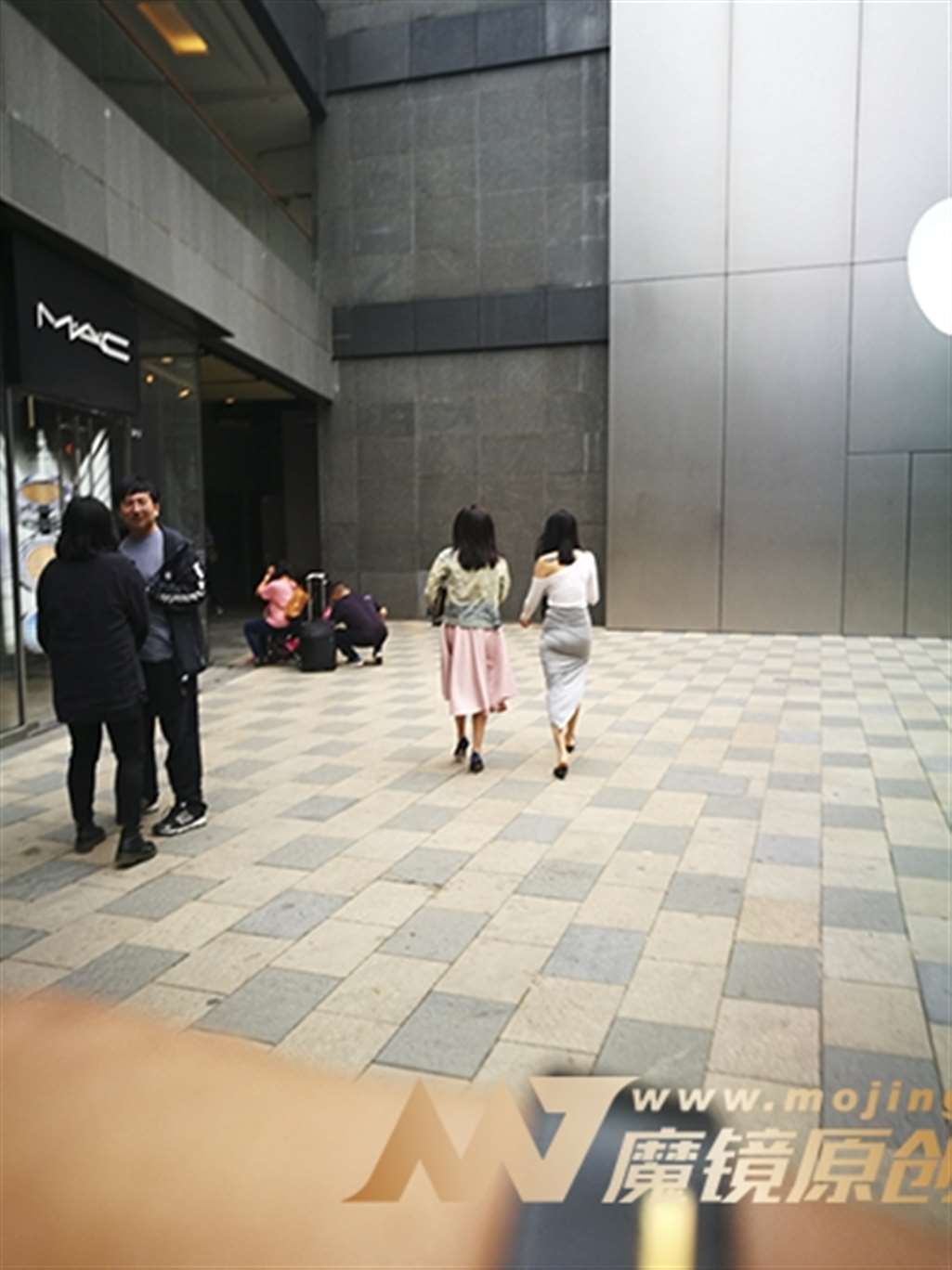 图片[2]-【赛德克赛帖】个性开衩裙 精致女郎-街拍流行馆