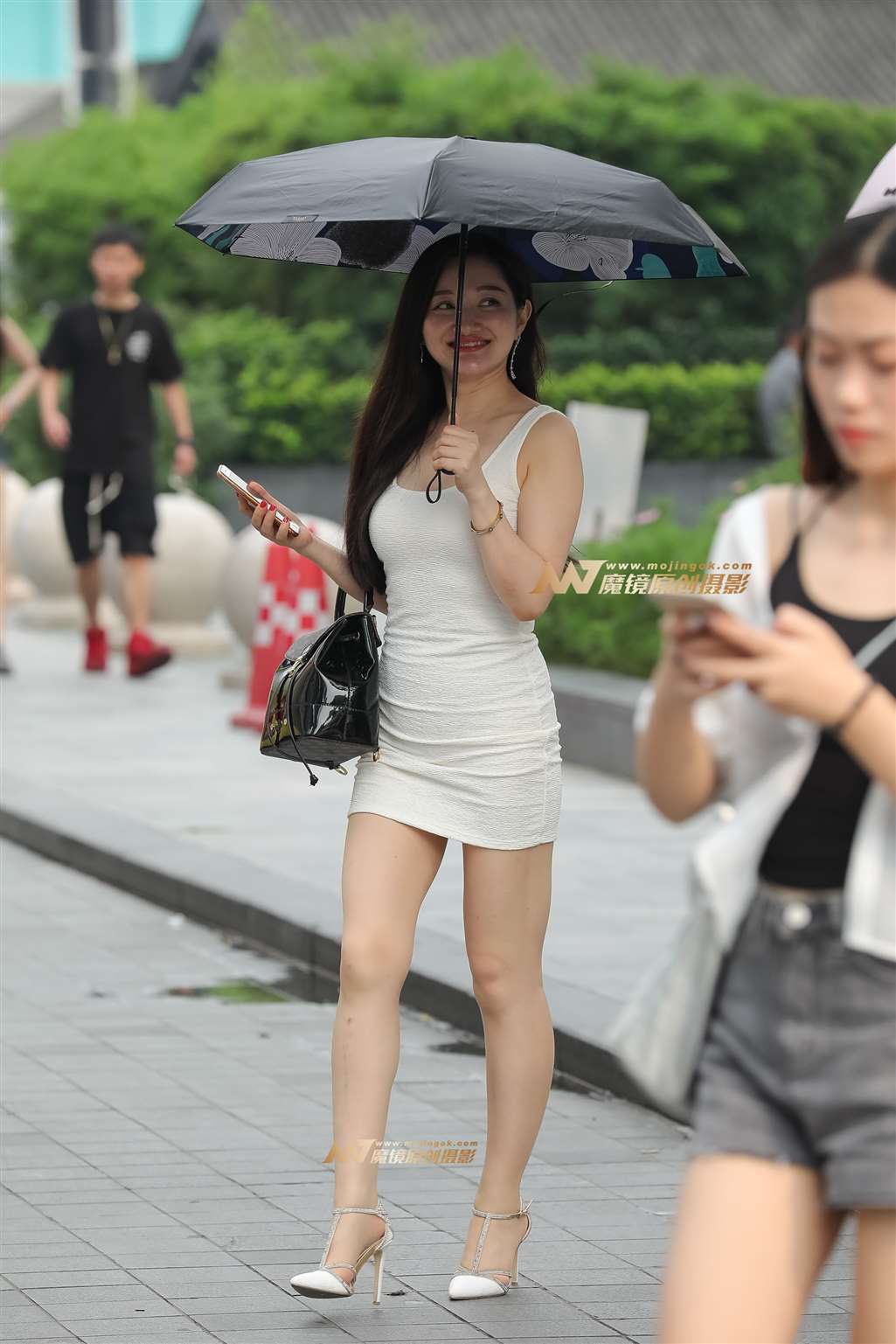 图片[1]-【凯恩赛帖】丰满的熟女 高跟美腿真有韵味-街拍流行馆