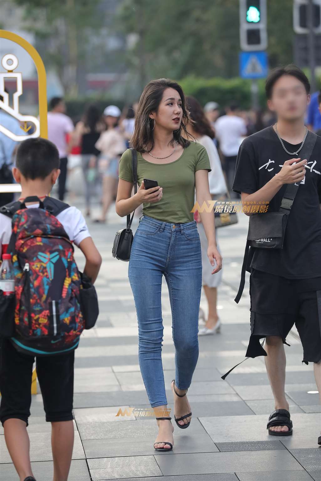 图片[1]-【凯恩赛帖】长腿苗条牛仔-街拍流行馆