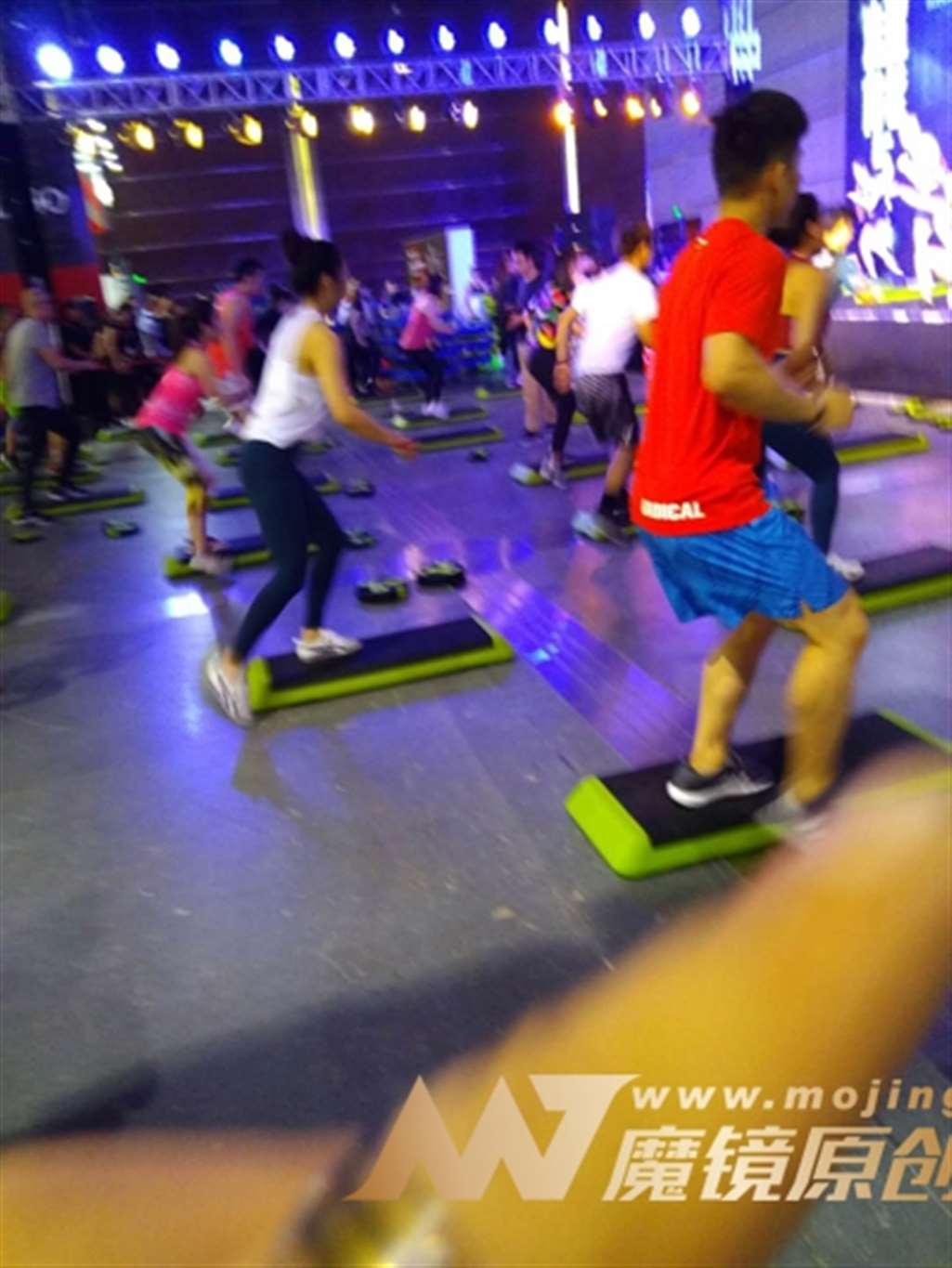 图片[3]-【咔喳赛贴】腰胯锻炼-街拍流行馆