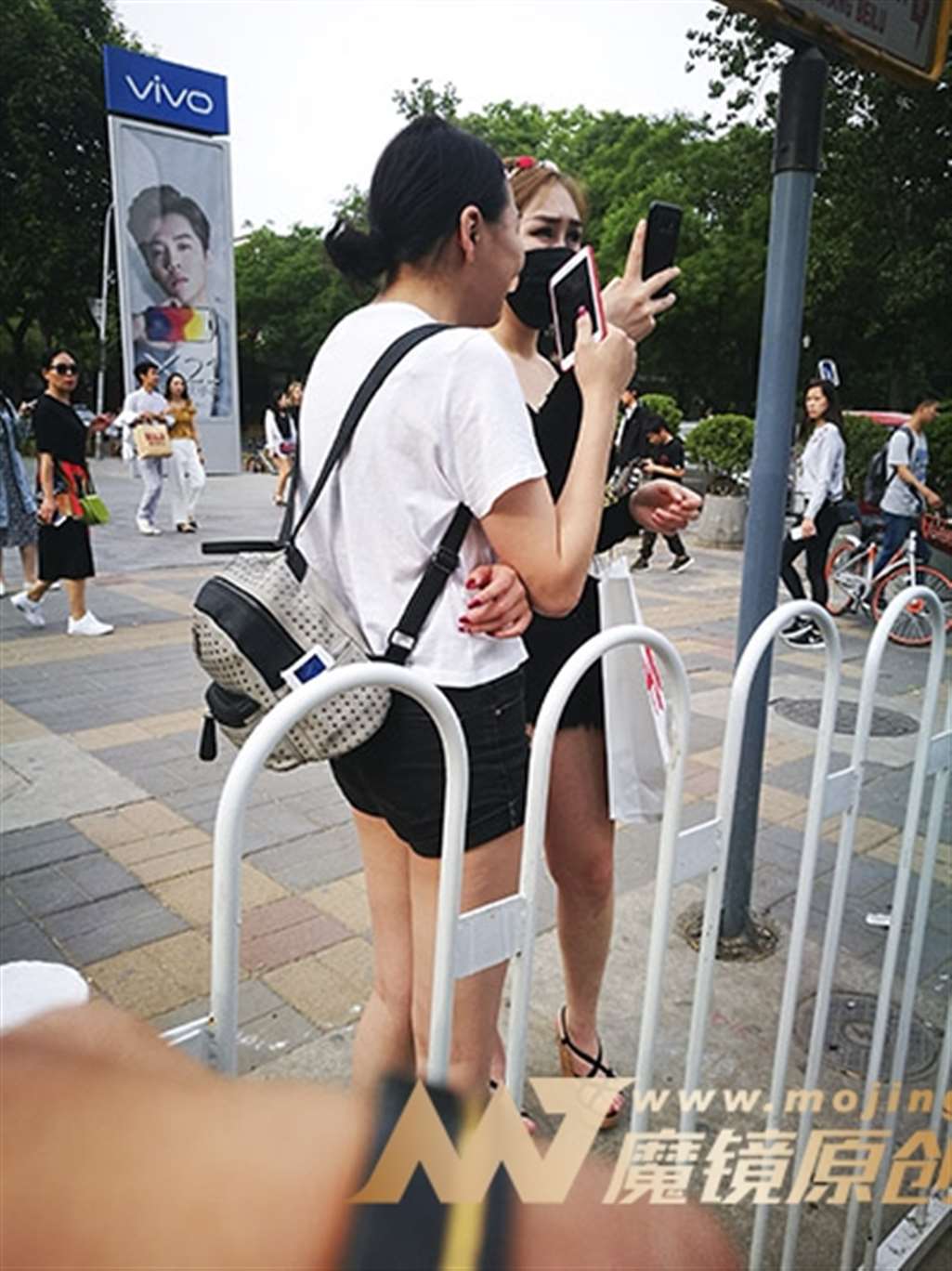 图片[2]-【赛德克赛帖】丰满热裤 口罩女-街拍流行馆