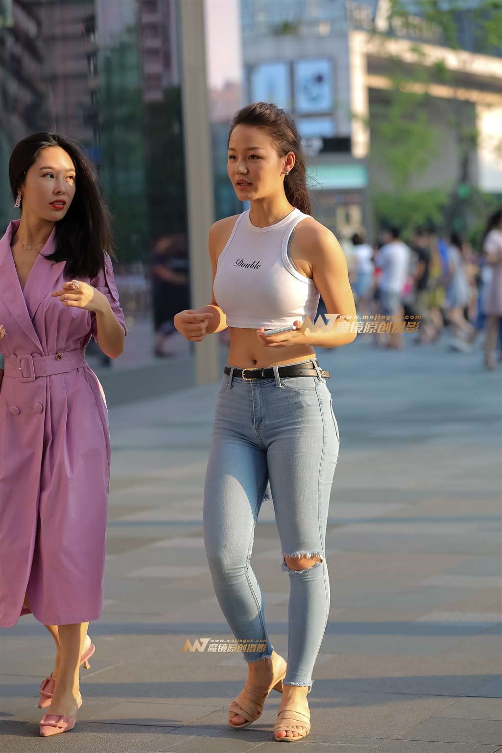 图片[1]-【凯恩赛帖】紧牛翘臀好身材-街拍流行馆