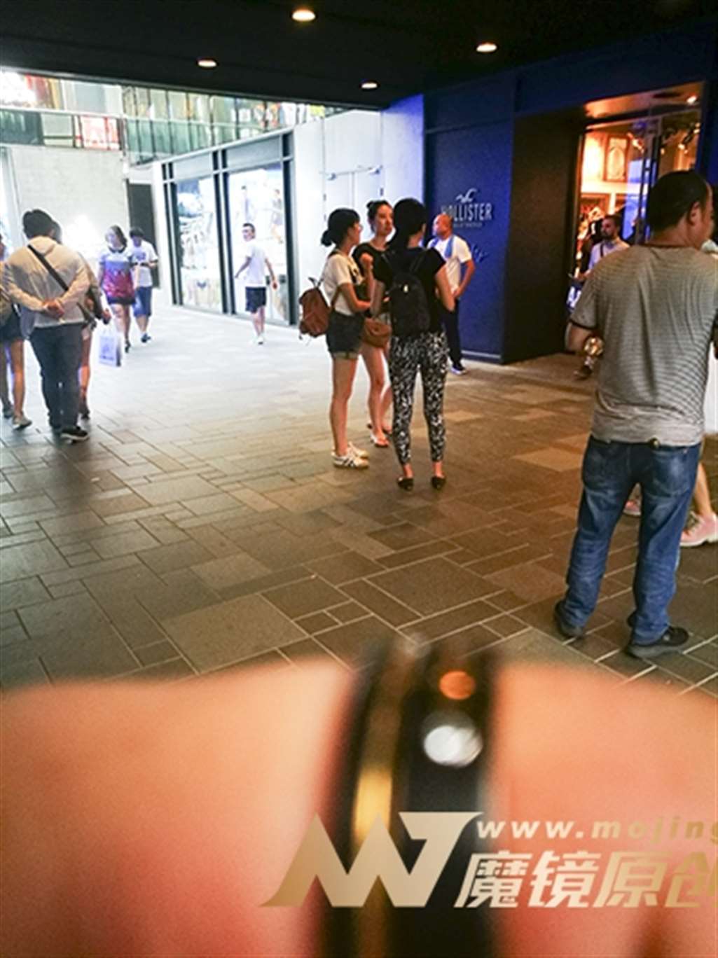 图片[2]-【赛德克赛帖】罕见的迷彩紧身翘臀少妇-街拍流行馆