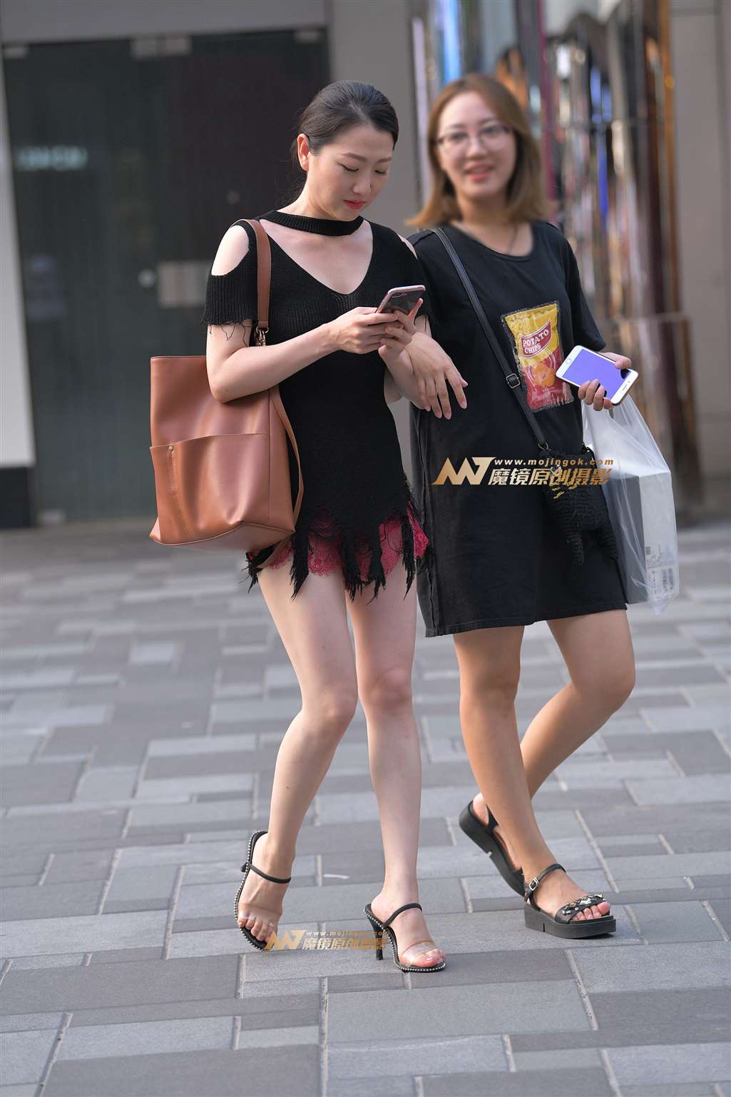 图片[5]-【红石赛帖】高跟长腿个性热裤少妇-街拍流行馆