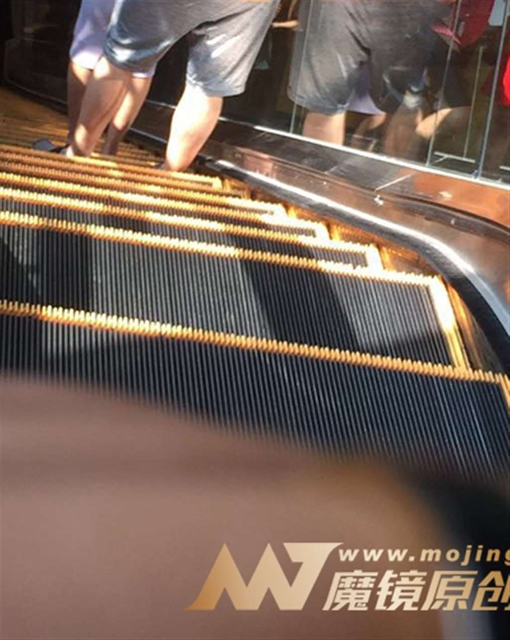 图片[3]-【红石赛帖】逛街的性感少妇-街拍流行馆