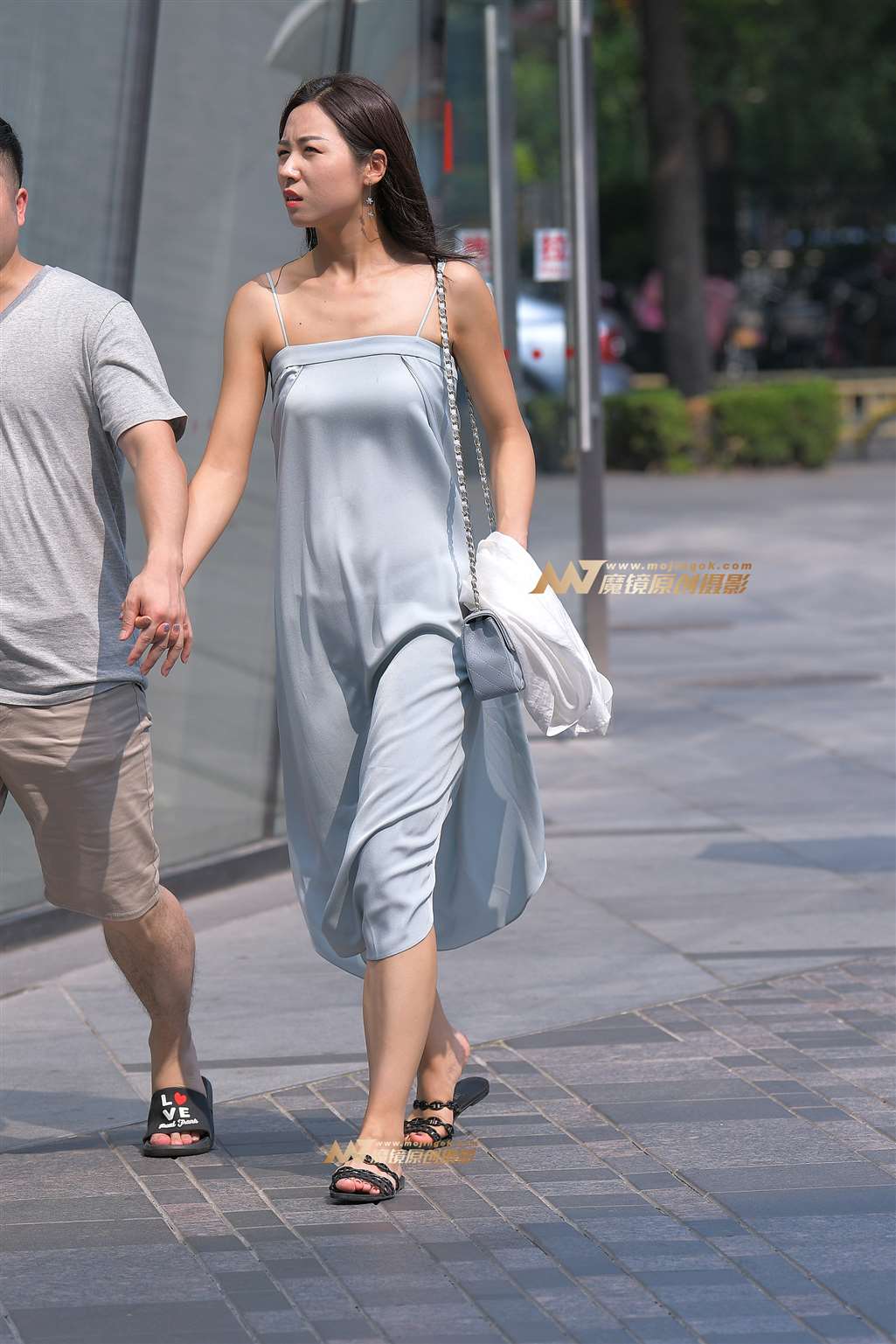 图片[4]-【红石赛帖】逛街的性感少妇-街拍流行馆