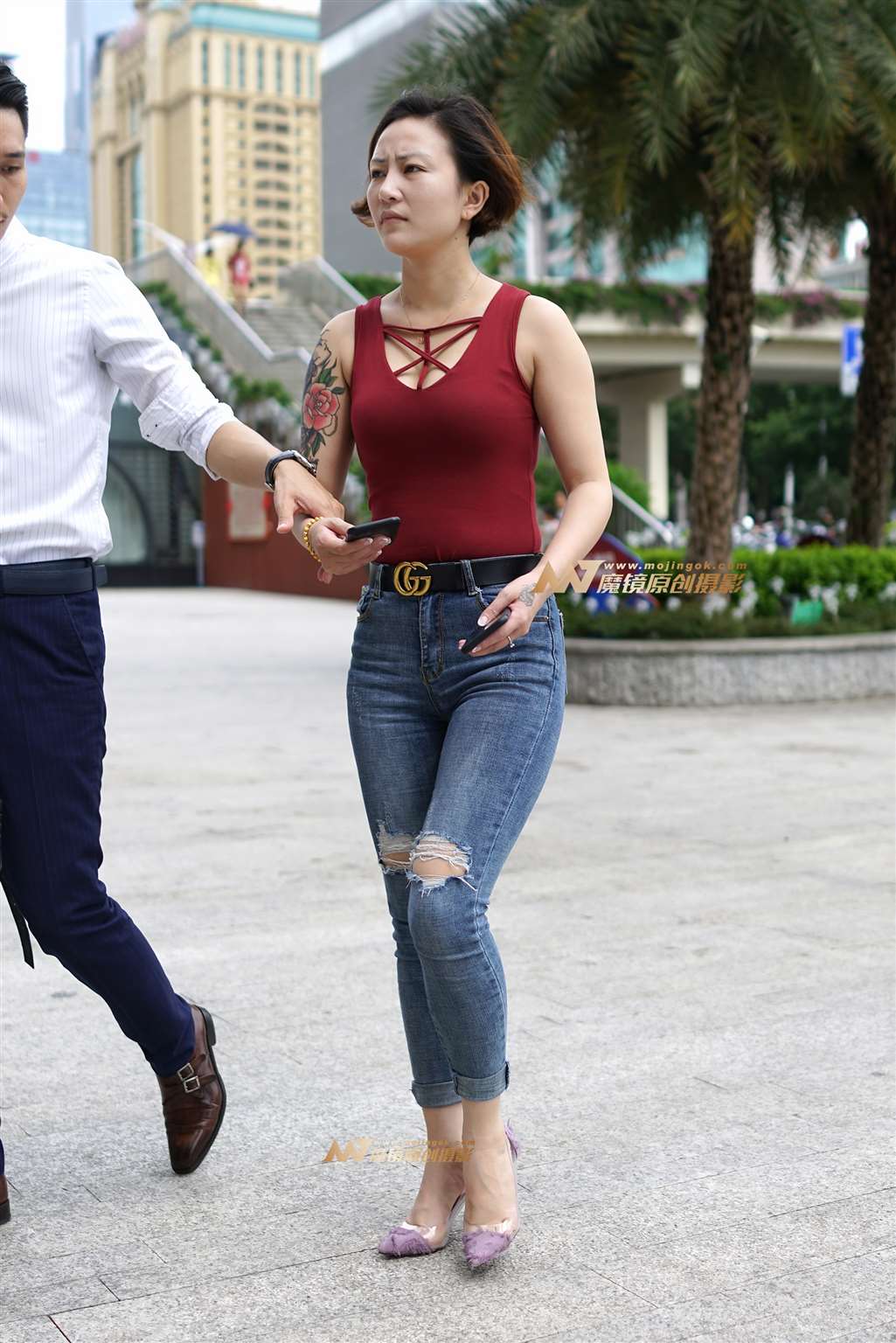 图片[1]-【哈曼赛帖】丰满紧蓝牛-街拍流行馆
