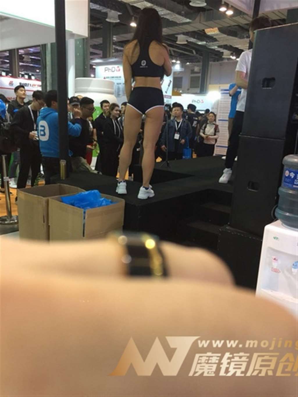 图片[3]-【Mark赛帖】黑色运动健美showgirl-街拍流行馆