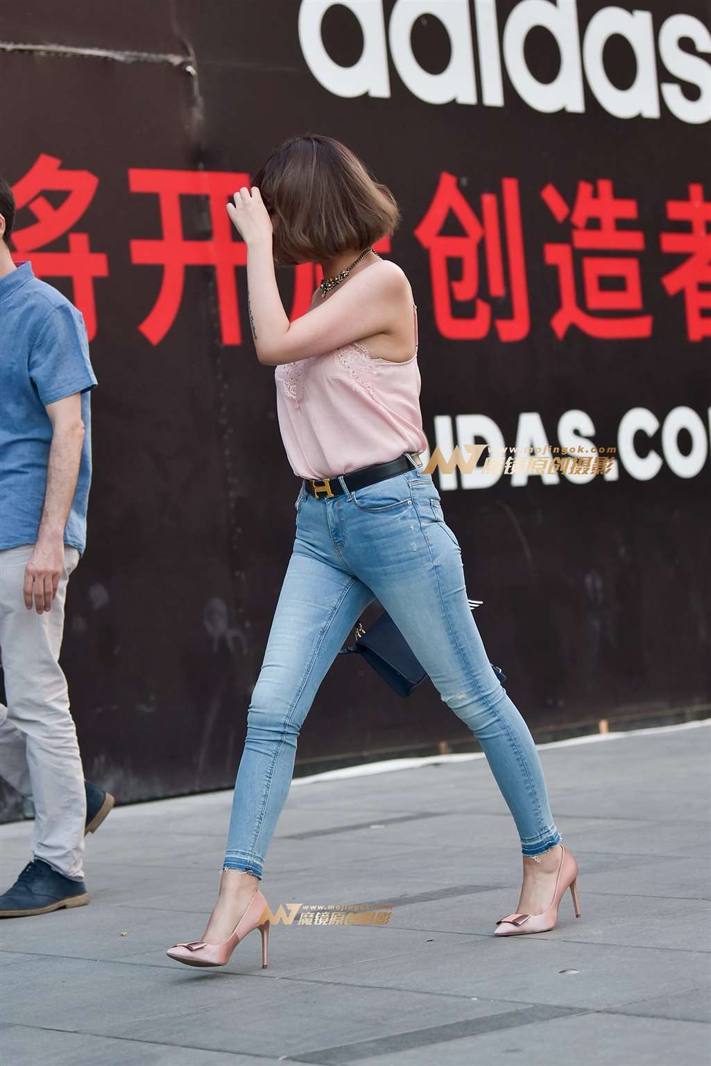 图片[5]-【赛德克赛帖】黄昏下的长腿紧牛气质女-街拍流行馆