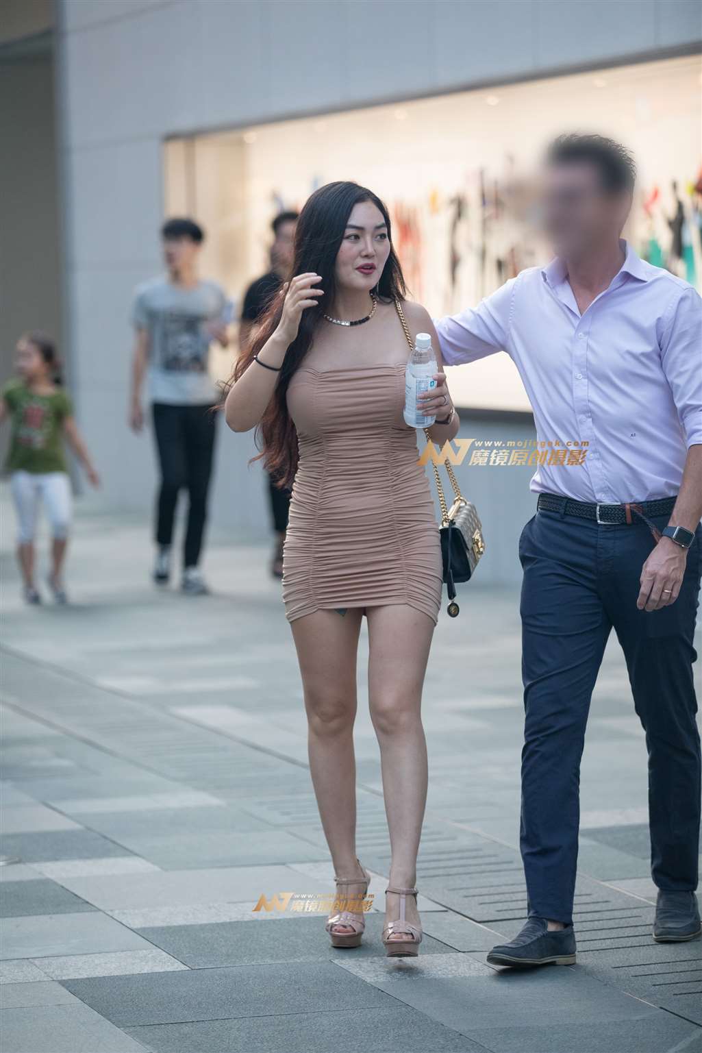 图片[5]-【凯恩赛帖】风韵包臀少妇-街拍流行馆