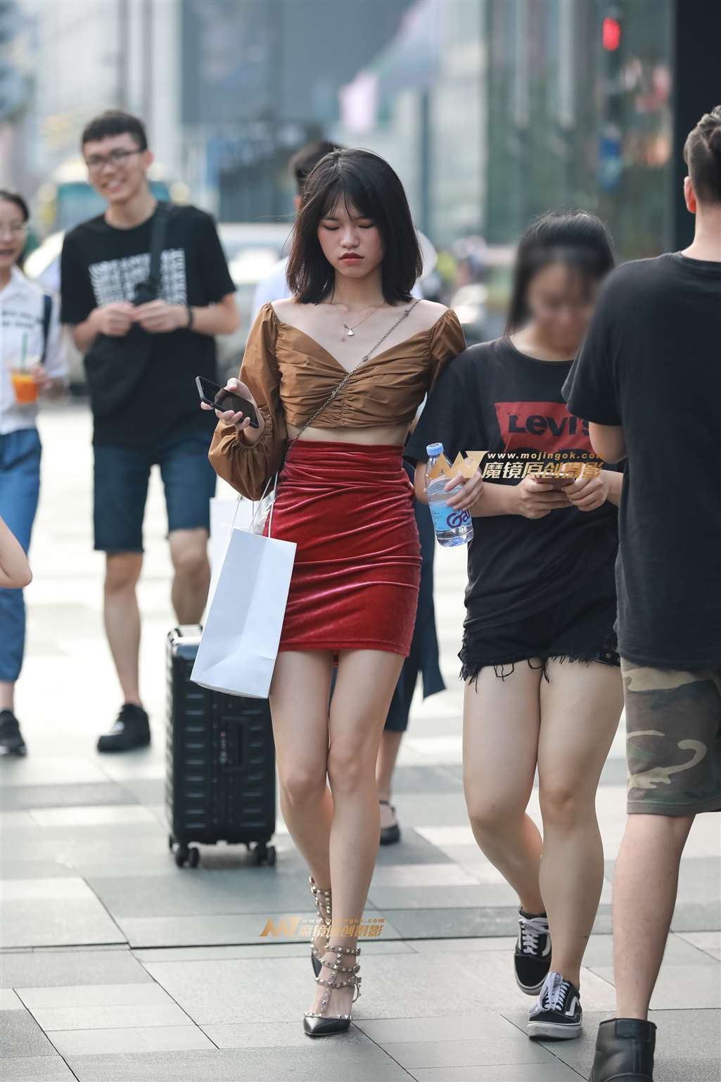 图片[5]-【凯恩赛帖】长腿性感红裙 勾勒迷人身材!-街拍流行馆