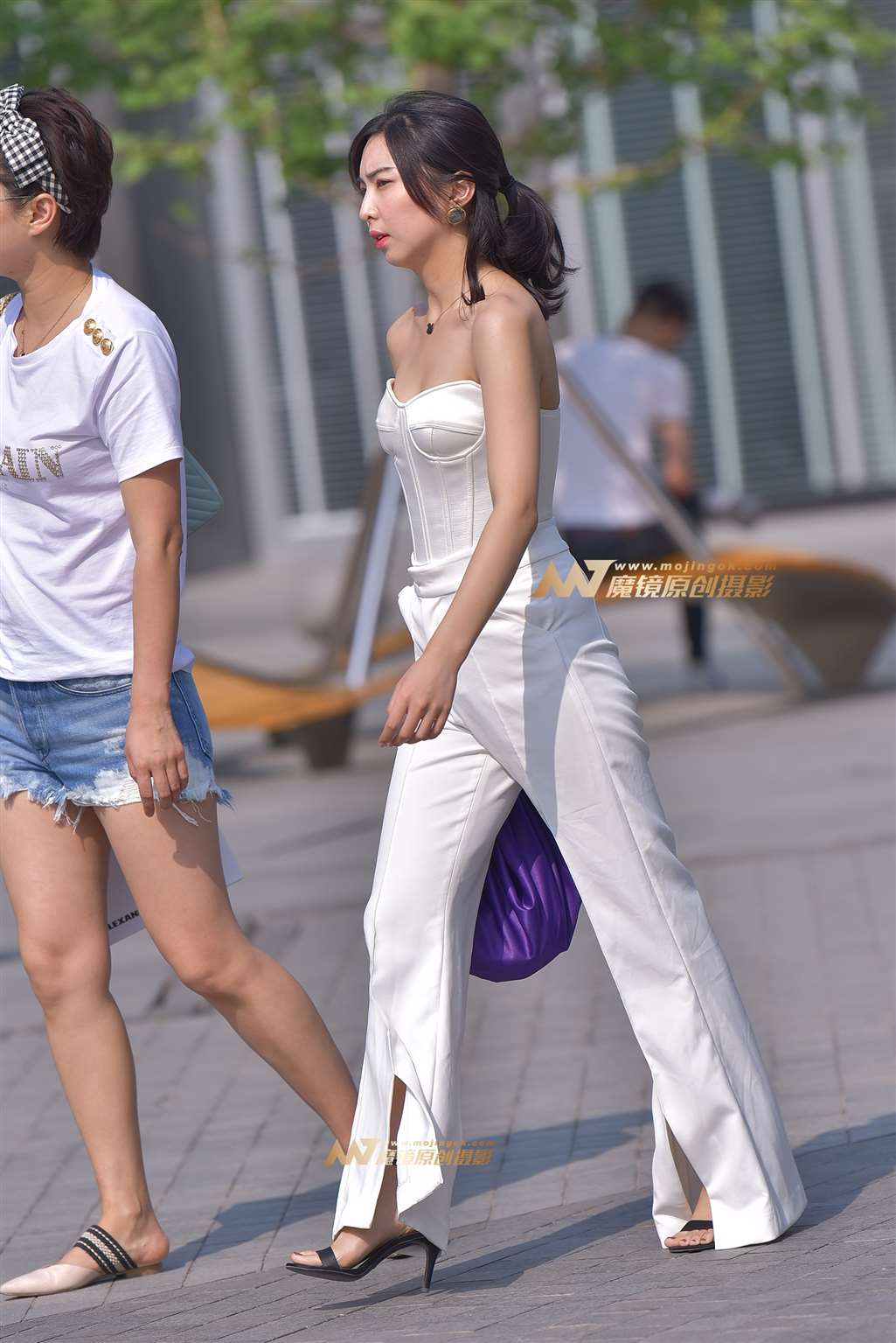 图片[1]-【赛德克赛帖】时尚抹胸白裤气质女-街拍流行馆