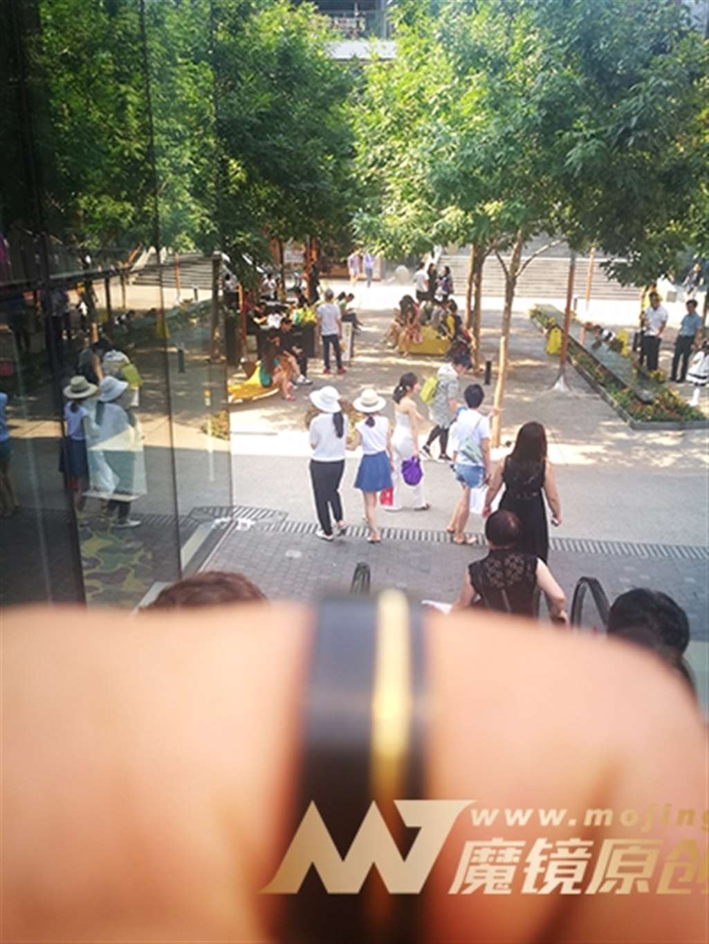 图片[2]-【赛德克赛帖】时尚抹胸白裤气质女-街拍流行馆