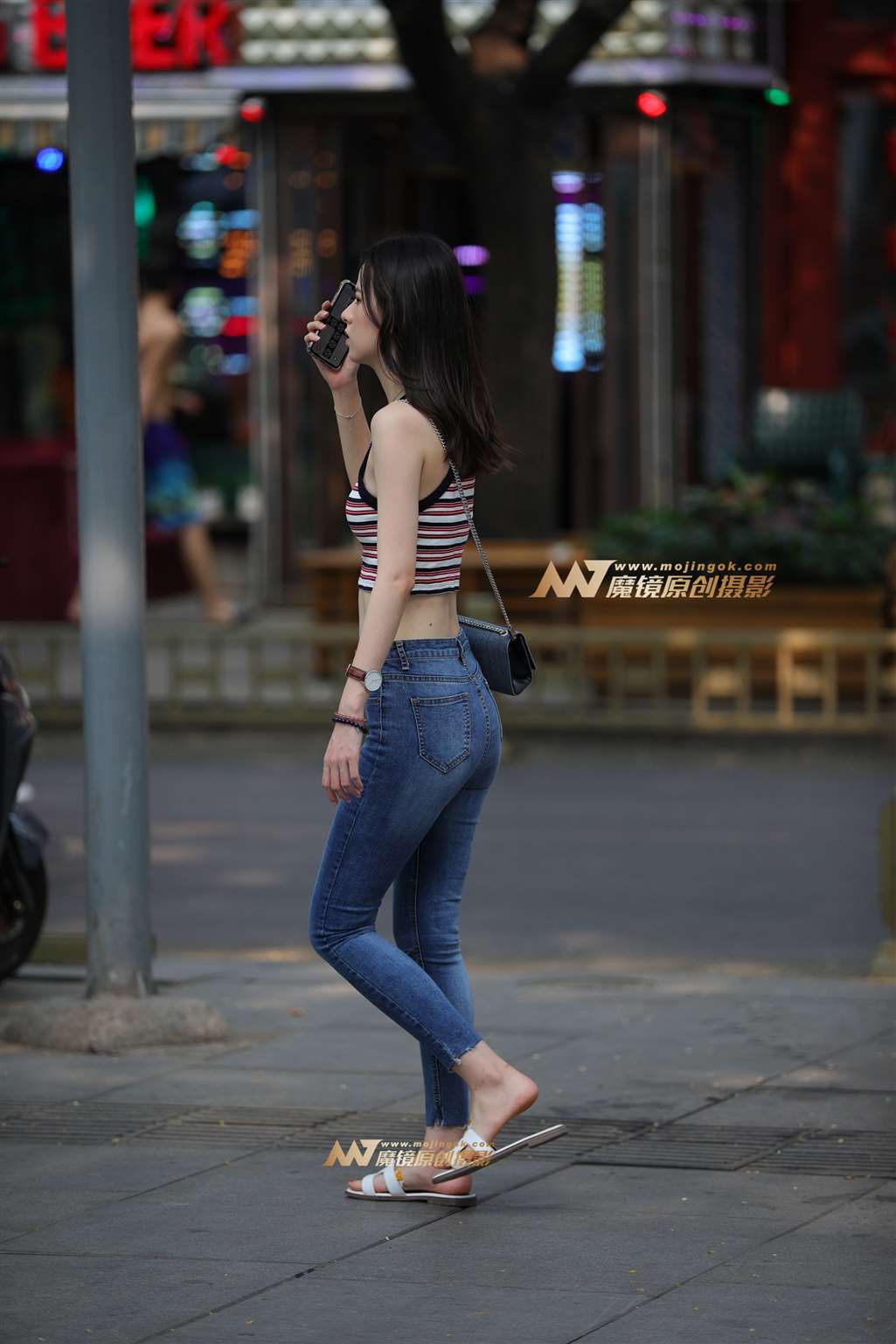 图片[1]-【视觉冲击赛帖】小蛮腰，紧牛美眉-街拍流行馆