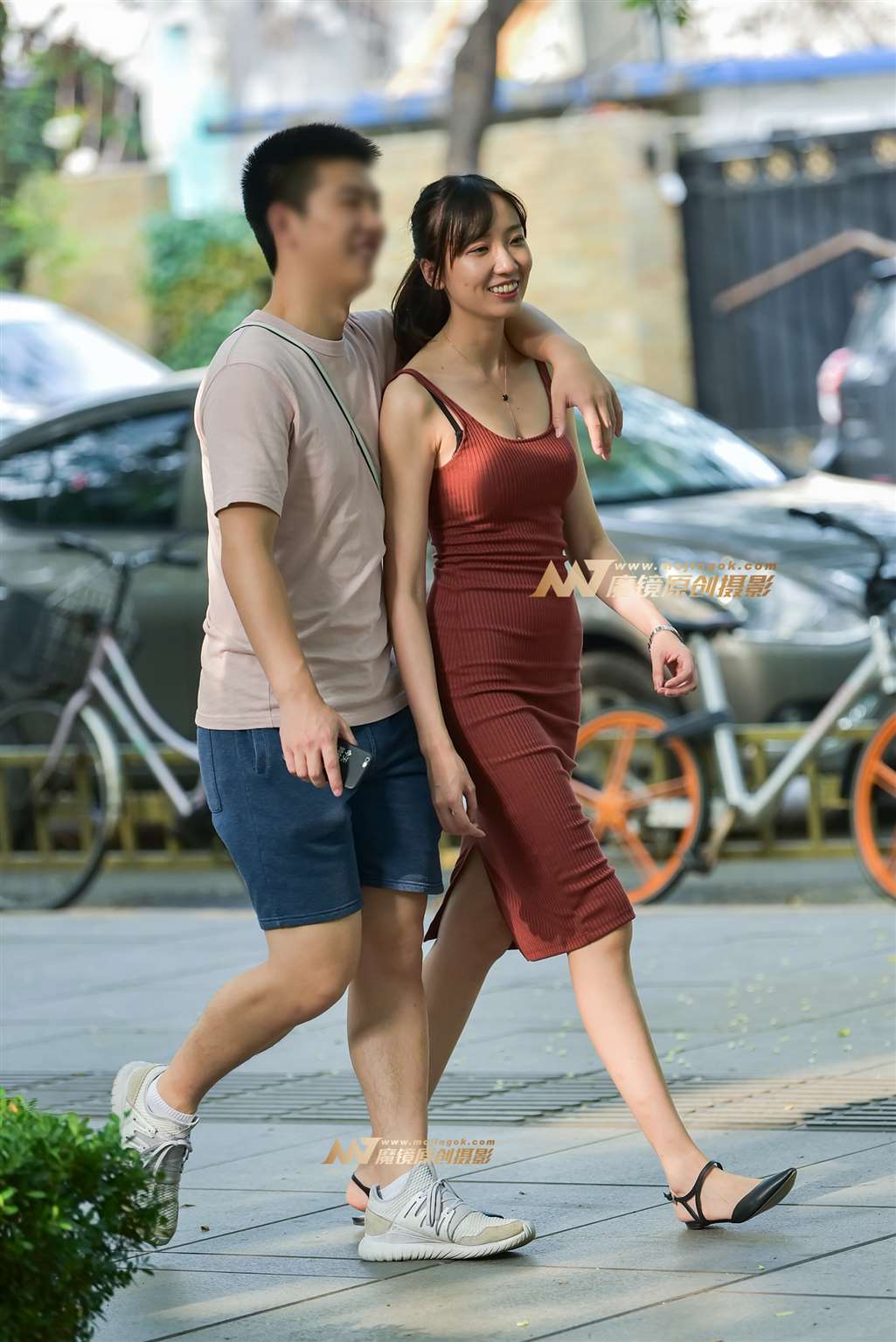图片[3]-【赛德克赛帖】贴身吊带针织包臀裙少妇-街拍流行馆