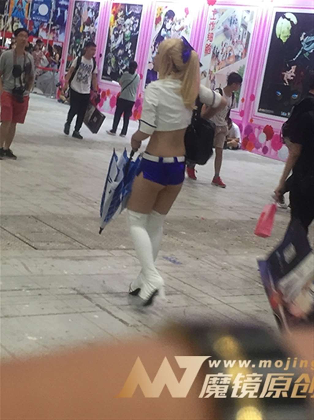 图片[3]-【红石赛帖】身材性感的美女-街拍流行馆