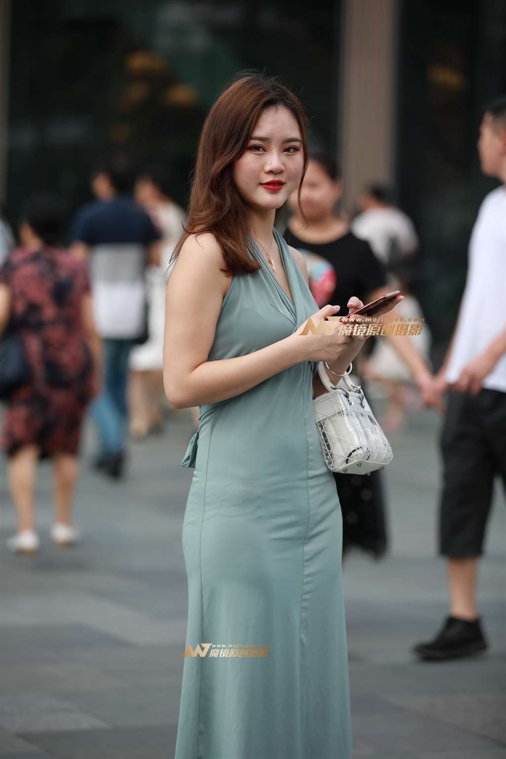 图片[1]-【凯恩赛帖】性感长裙 丰满女人味-街拍流行馆