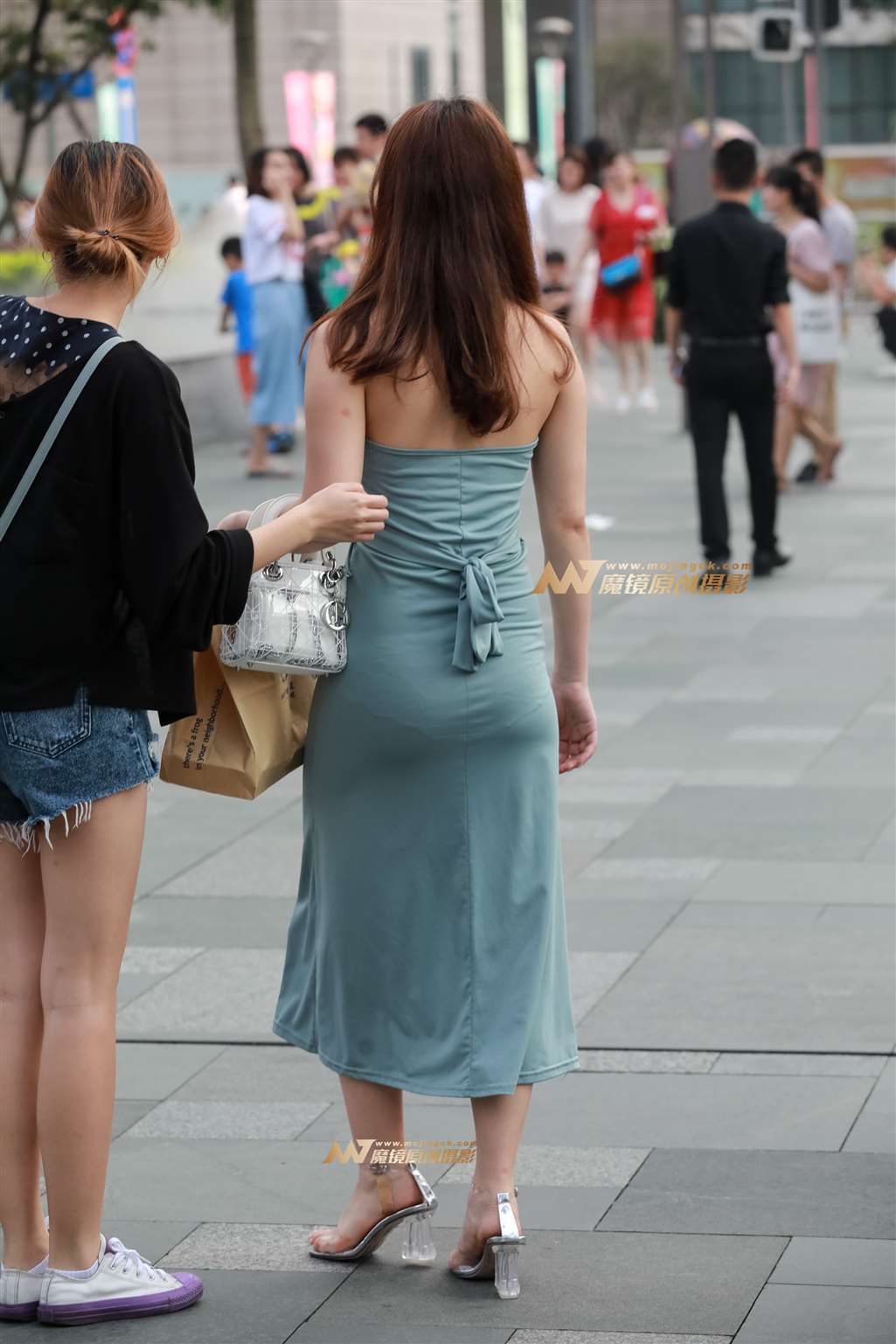 图片[5]-【凯恩赛帖】性感长裙 丰满女人味-街拍流行馆