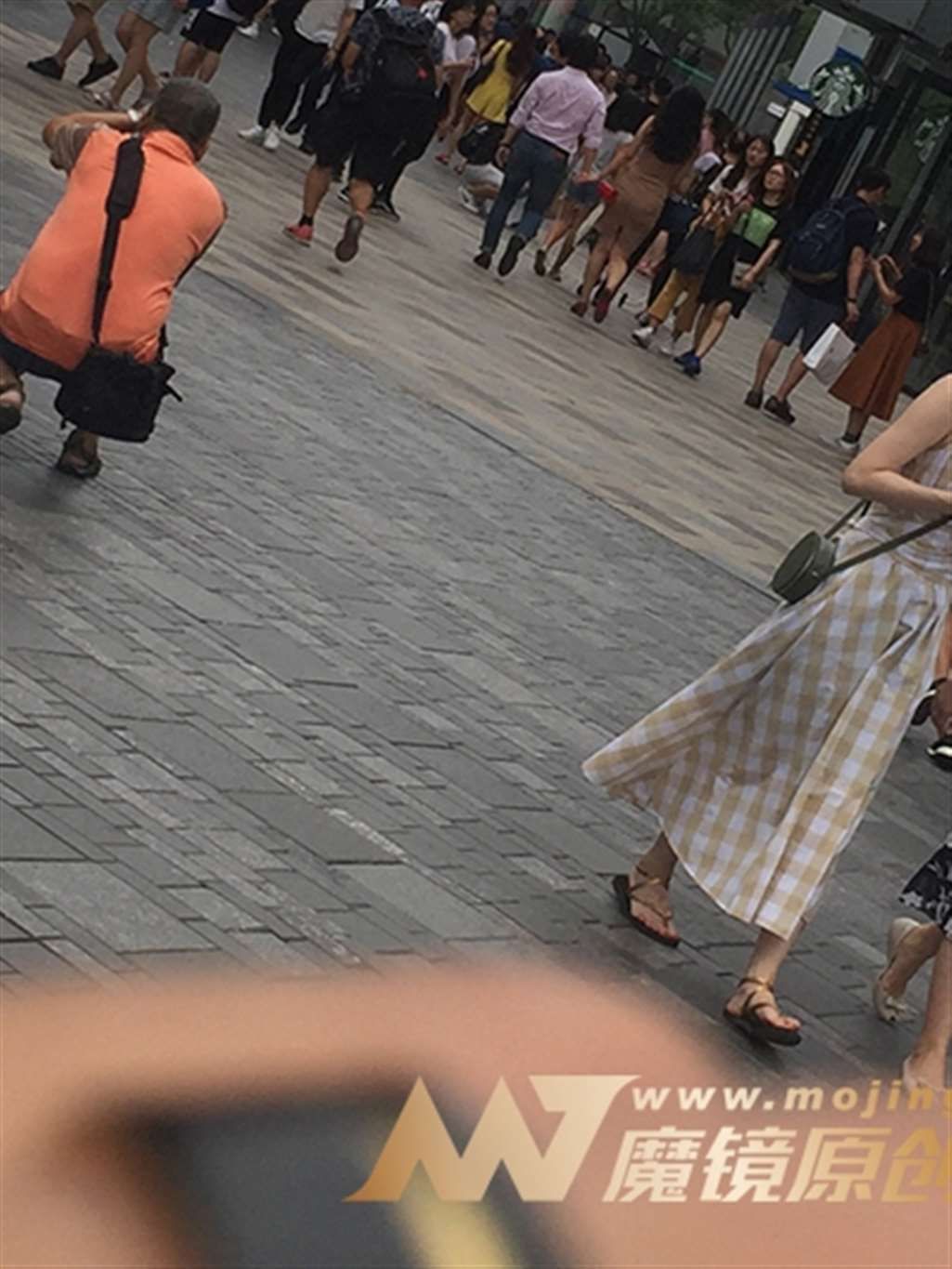 图片[3]-【红石赛帖】性感包臀裙少妇-街拍流行馆