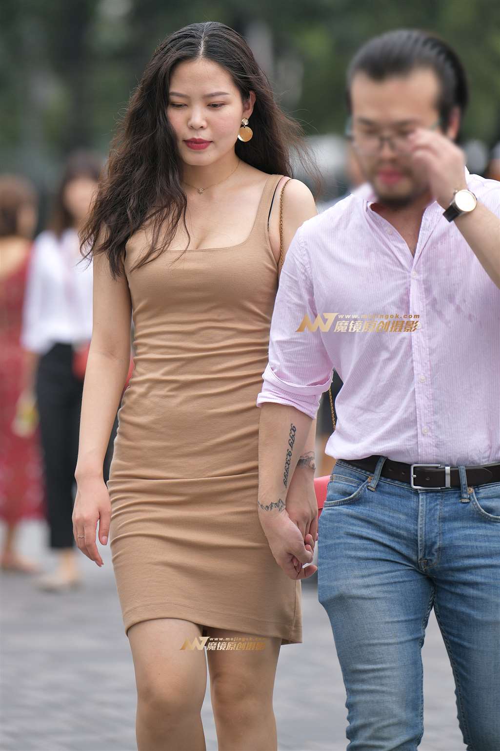 图片[1]-【红石赛帖】性感包臀裙少妇-街拍流行馆