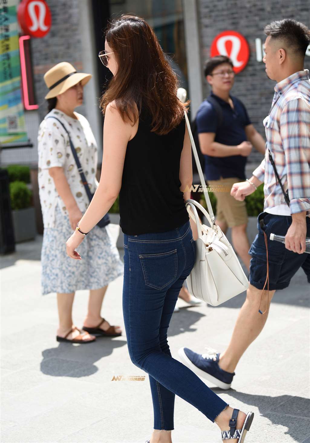 图片[5]-笑的很开森的女子-街拍流行馆