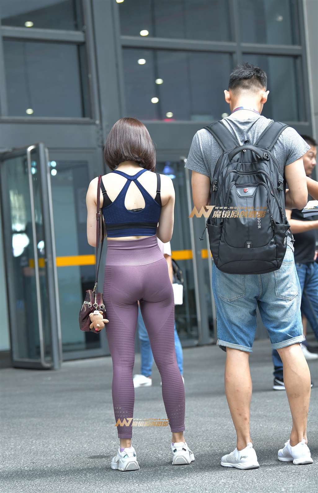 图片[2]-【街拍之魂赛帖】笑起来有点迷人呀-街拍流行馆