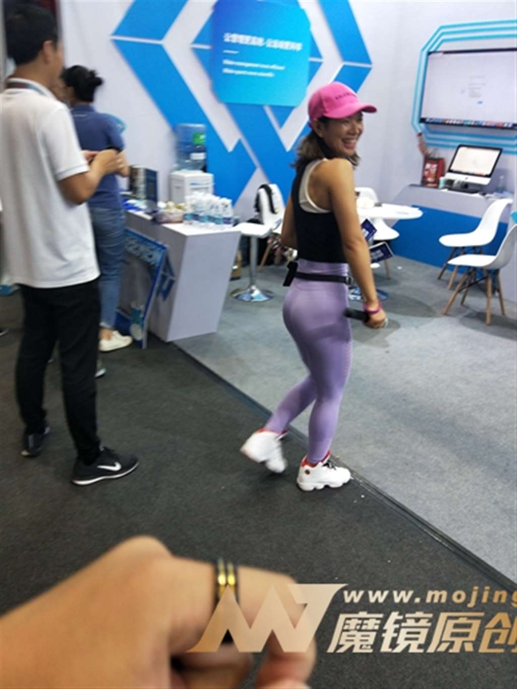 图片[3]-【欧阳幽明赛帖】紧身瑜伽裤美女主持人-街拍流行馆
