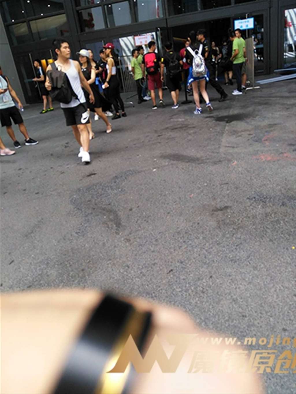 图片[3]-【街拍之魂赛帖】好身材就是这么自信-街拍流行馆