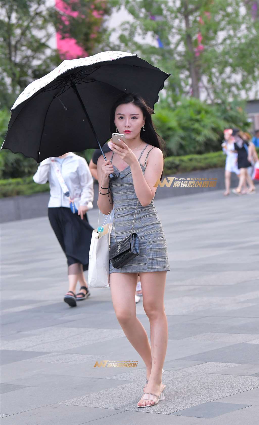 图片[1]-【街拍之魂赛帖】美貌与气质并存-街拍流行馆