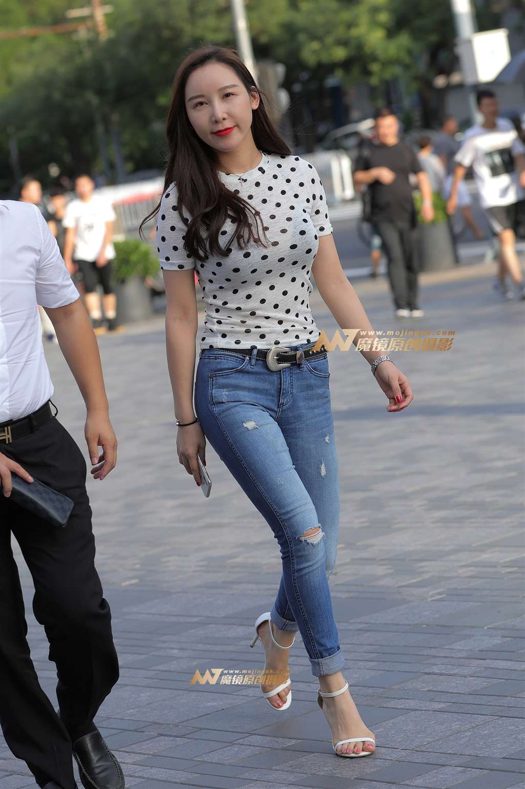 图片[1]-【视觉冲击赛帖】紧牛，高跟，美女-街拍流行馆