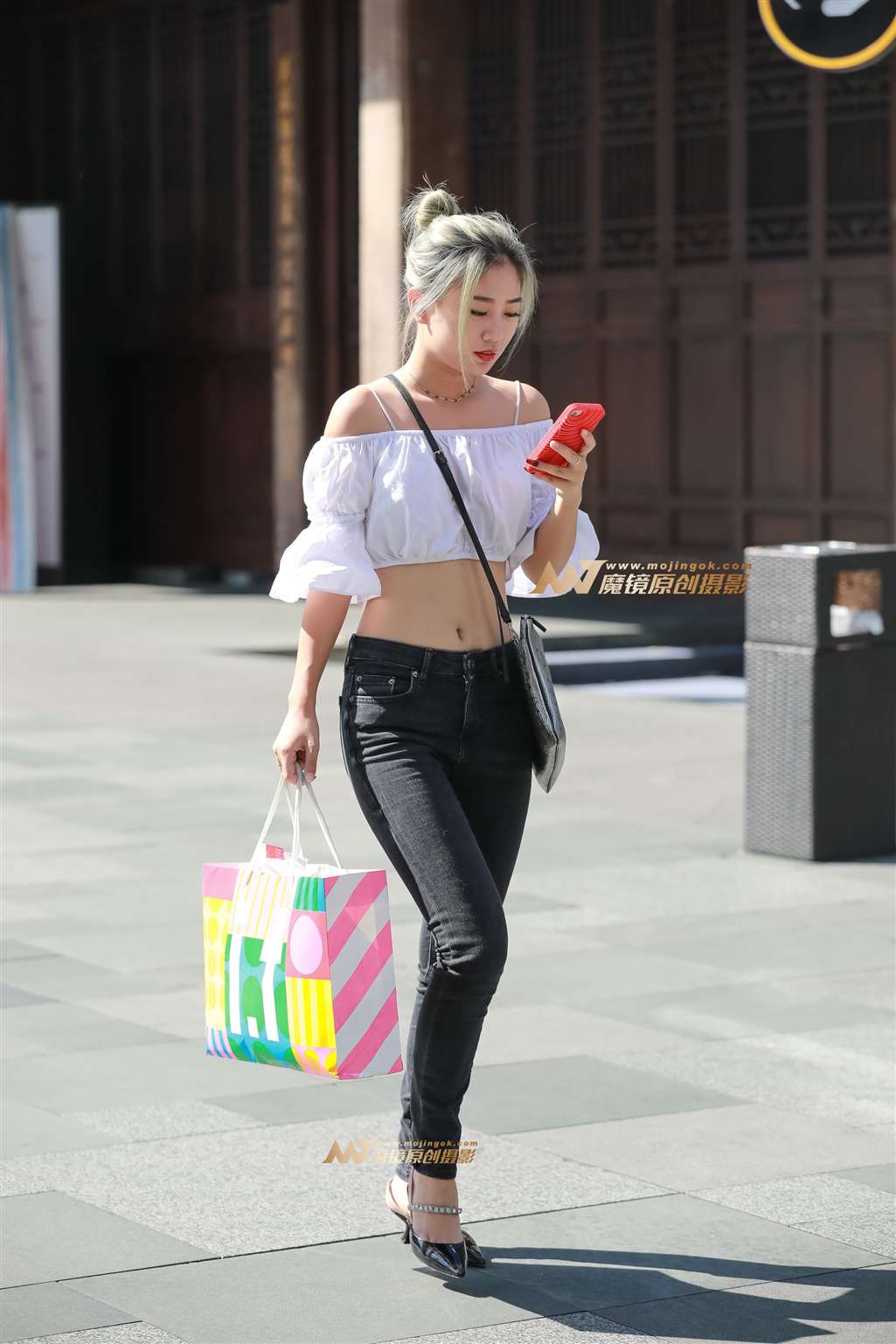 图片[1]-【凯恩赛帖】牛仔性感小蛮腰-街拍流行馆